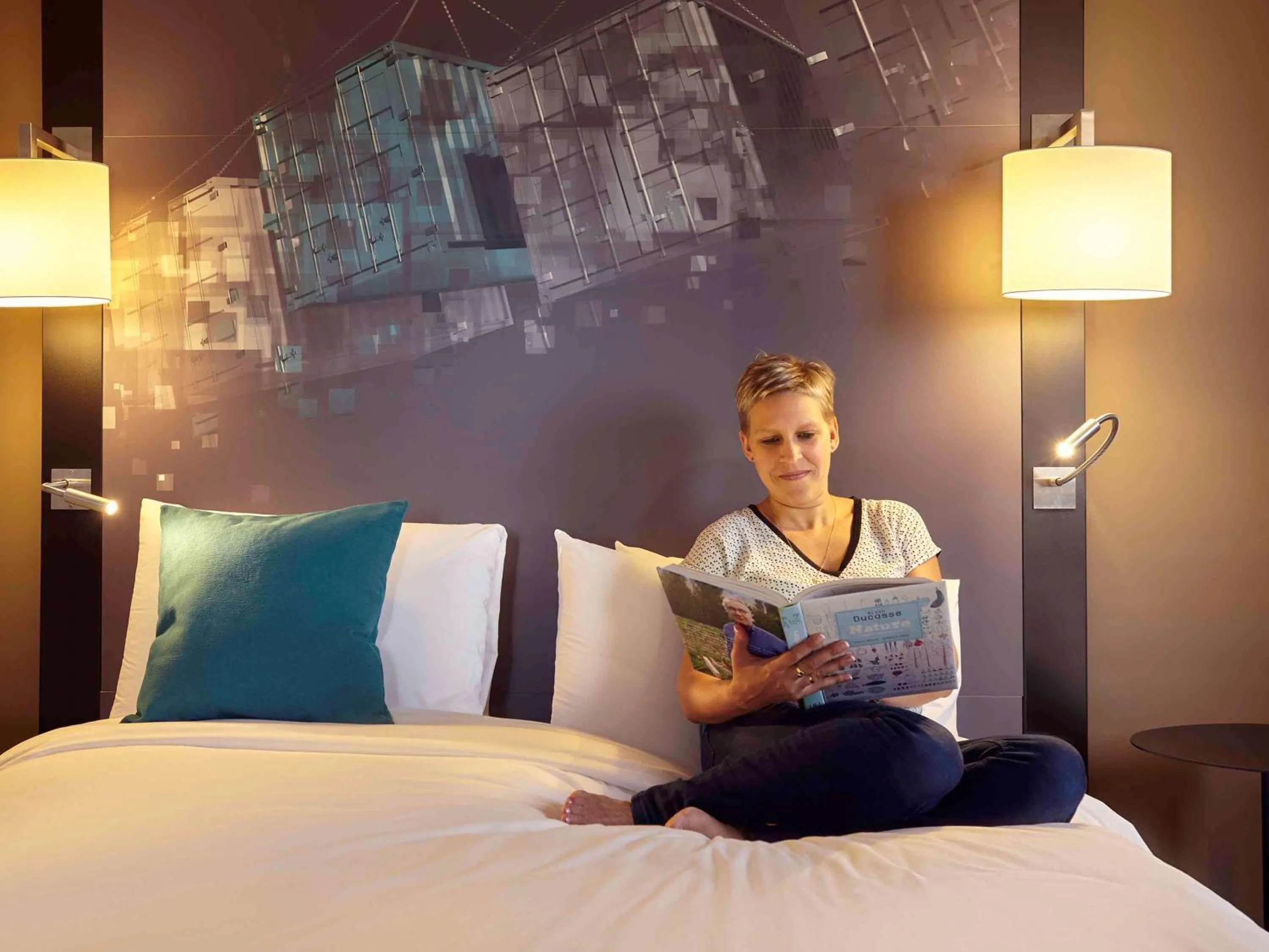 Photo of the whole room, Bed in Mercure Le Havre Centre Bassin Du Commerce