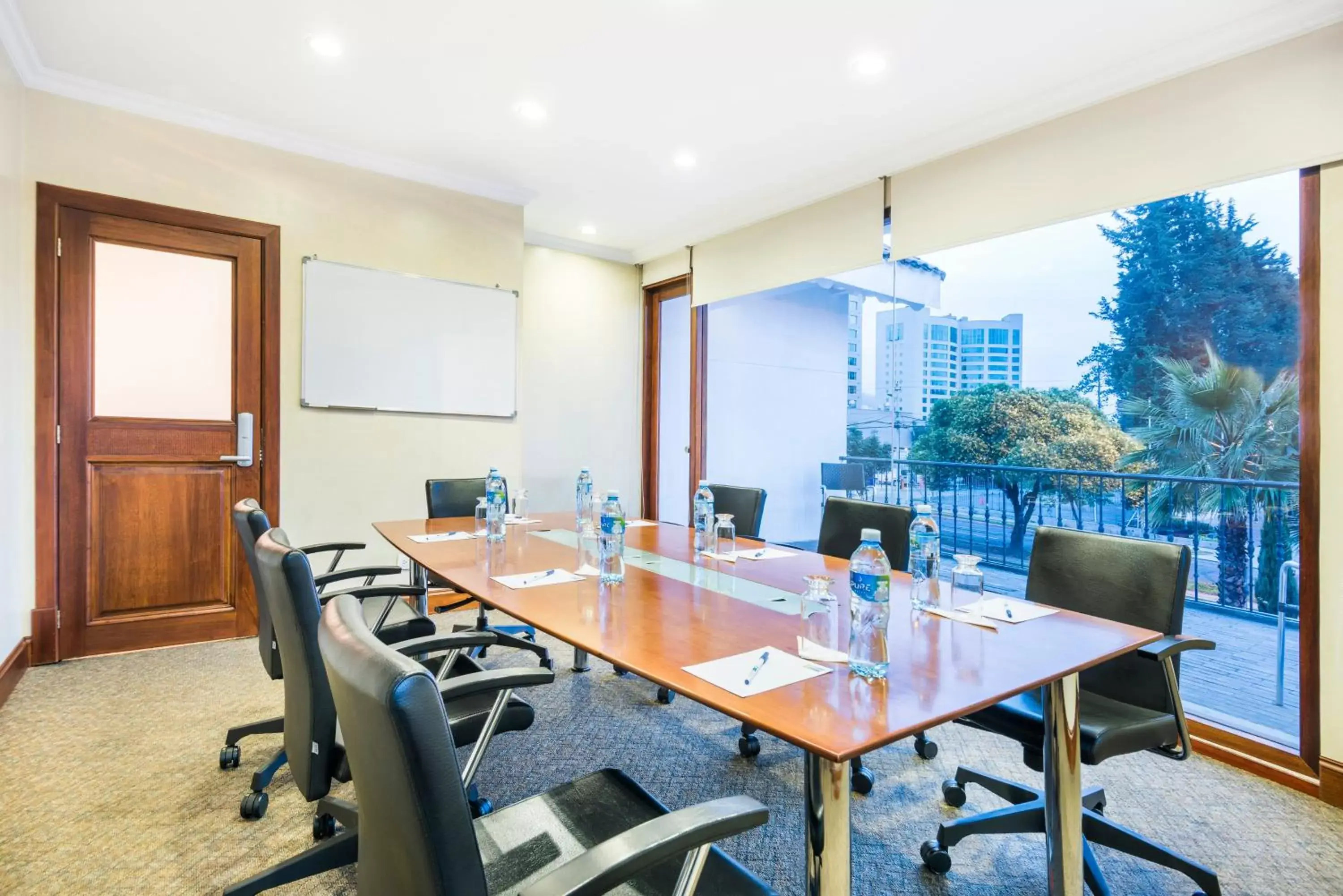 Meeting/conference room in Holiday Inn Express Quito, an IHG Hotel