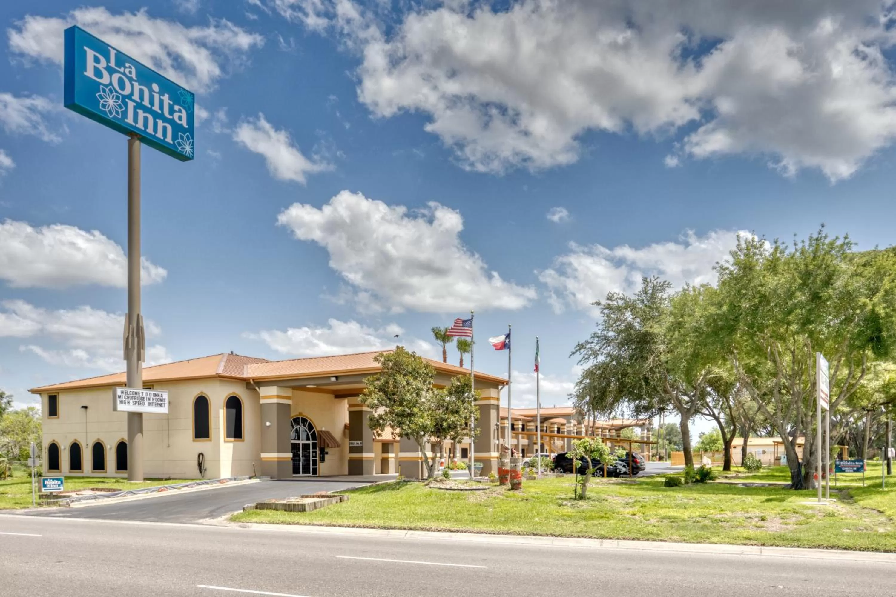 Property building in Texas Inn Donna