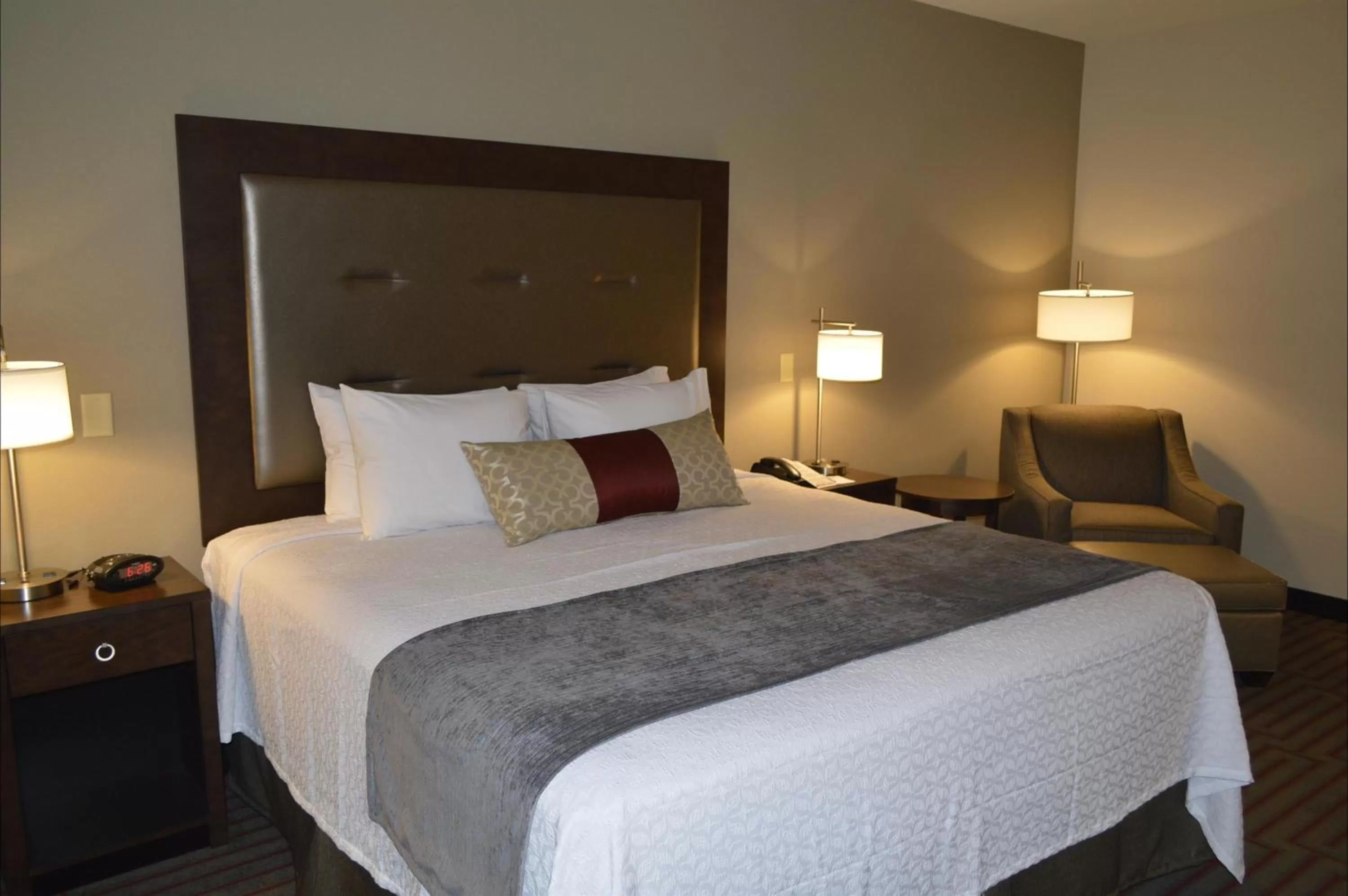 Photo of the whole room, Bed in Best Western Plus Stevens County Inn