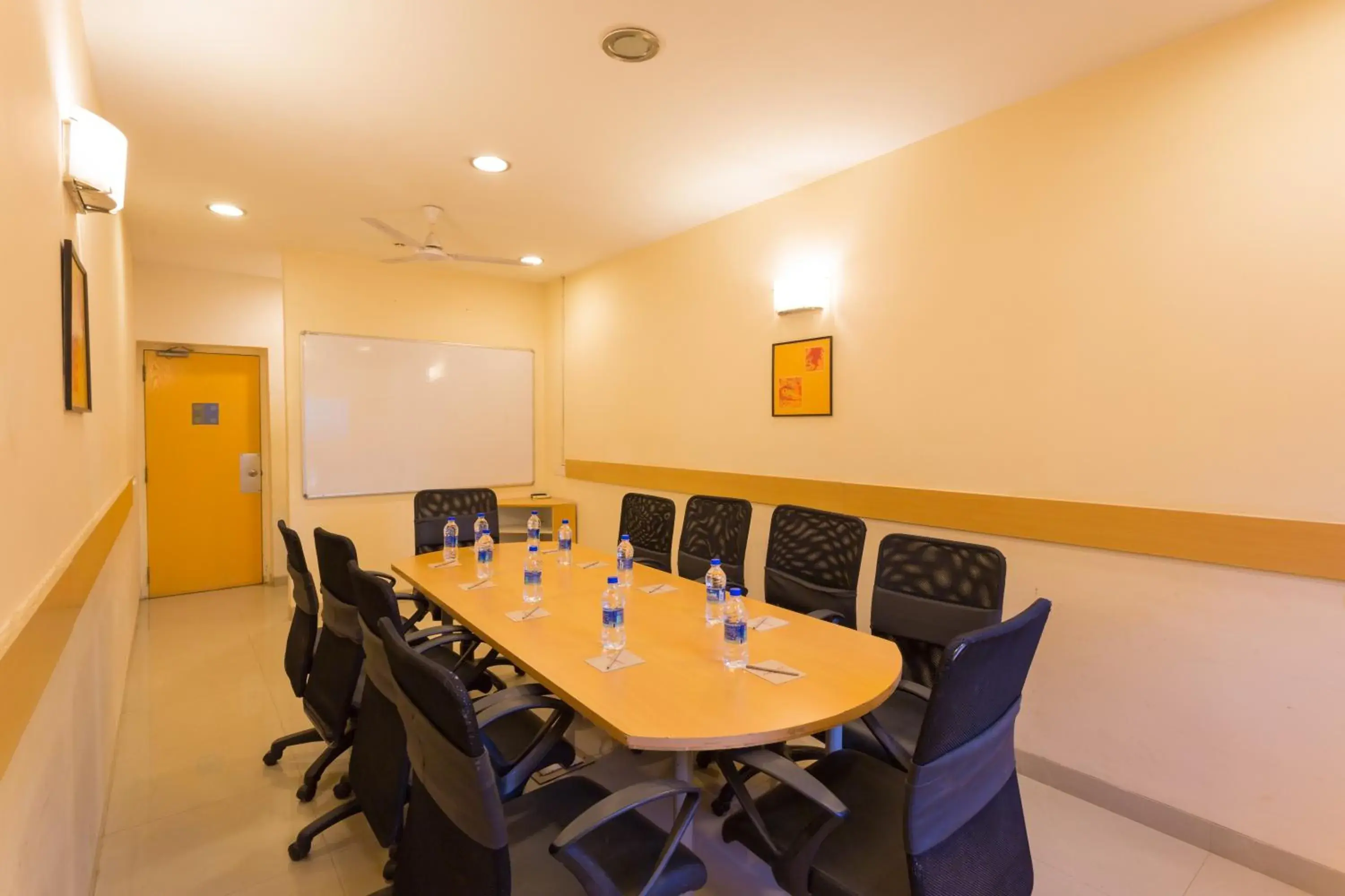 Meeting/conference room in Ginger Hotel Pune - Pimpri