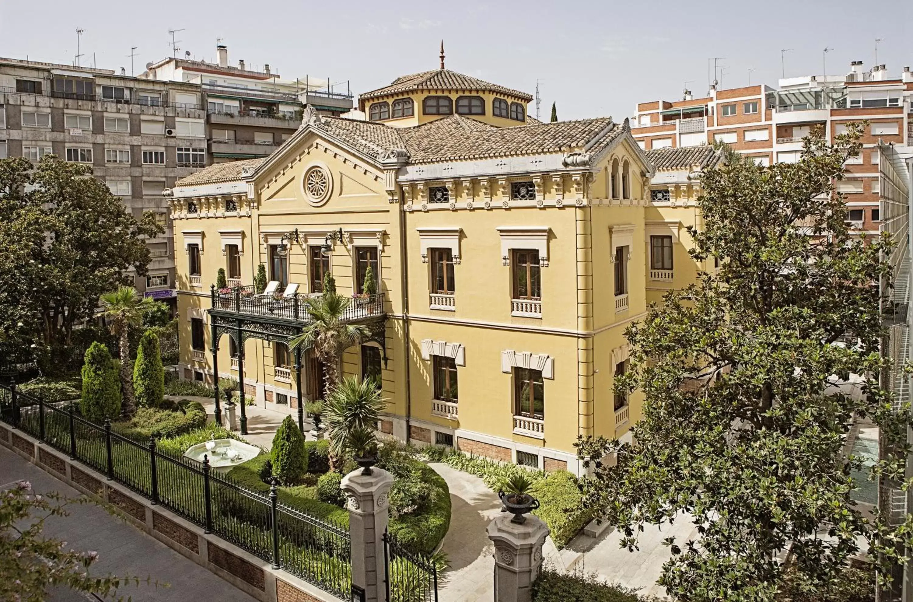 Facade/entrance in Hospes Palacio de los Patos