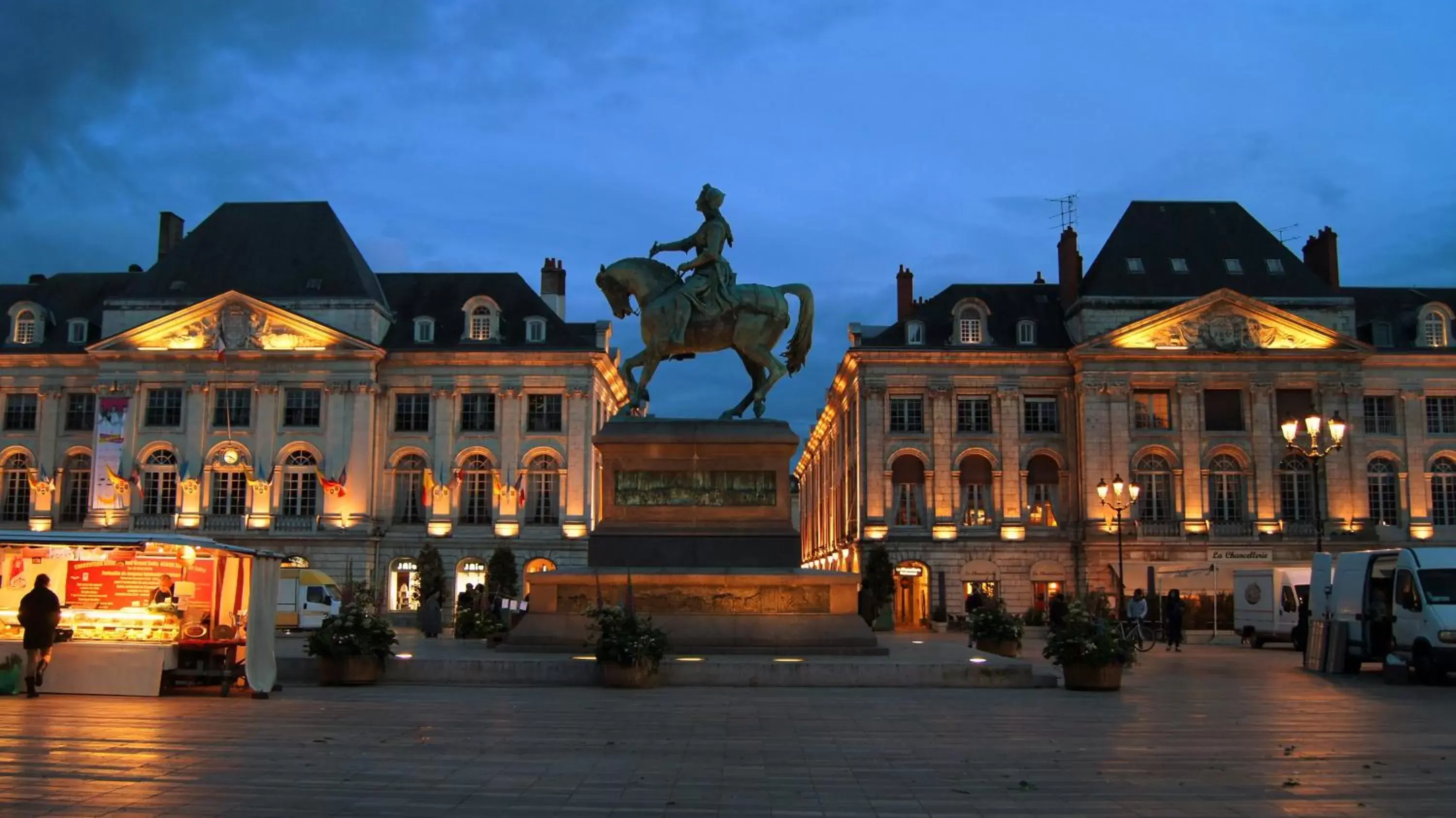 Nearby landmark, Property Building in Novotel Orléans Sud La Source