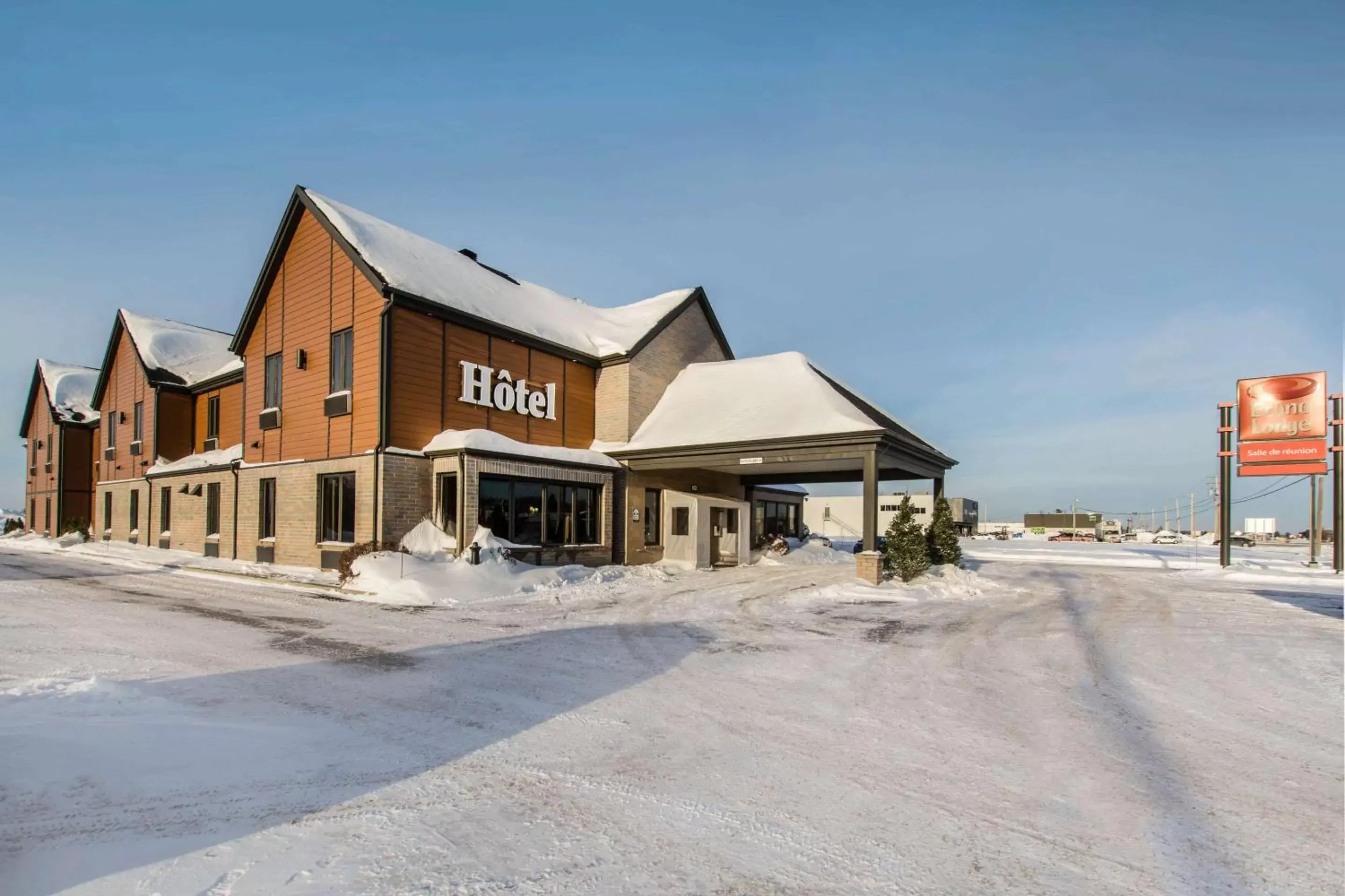 Property building in Econolodge Inn & Suites St-Apollinaire