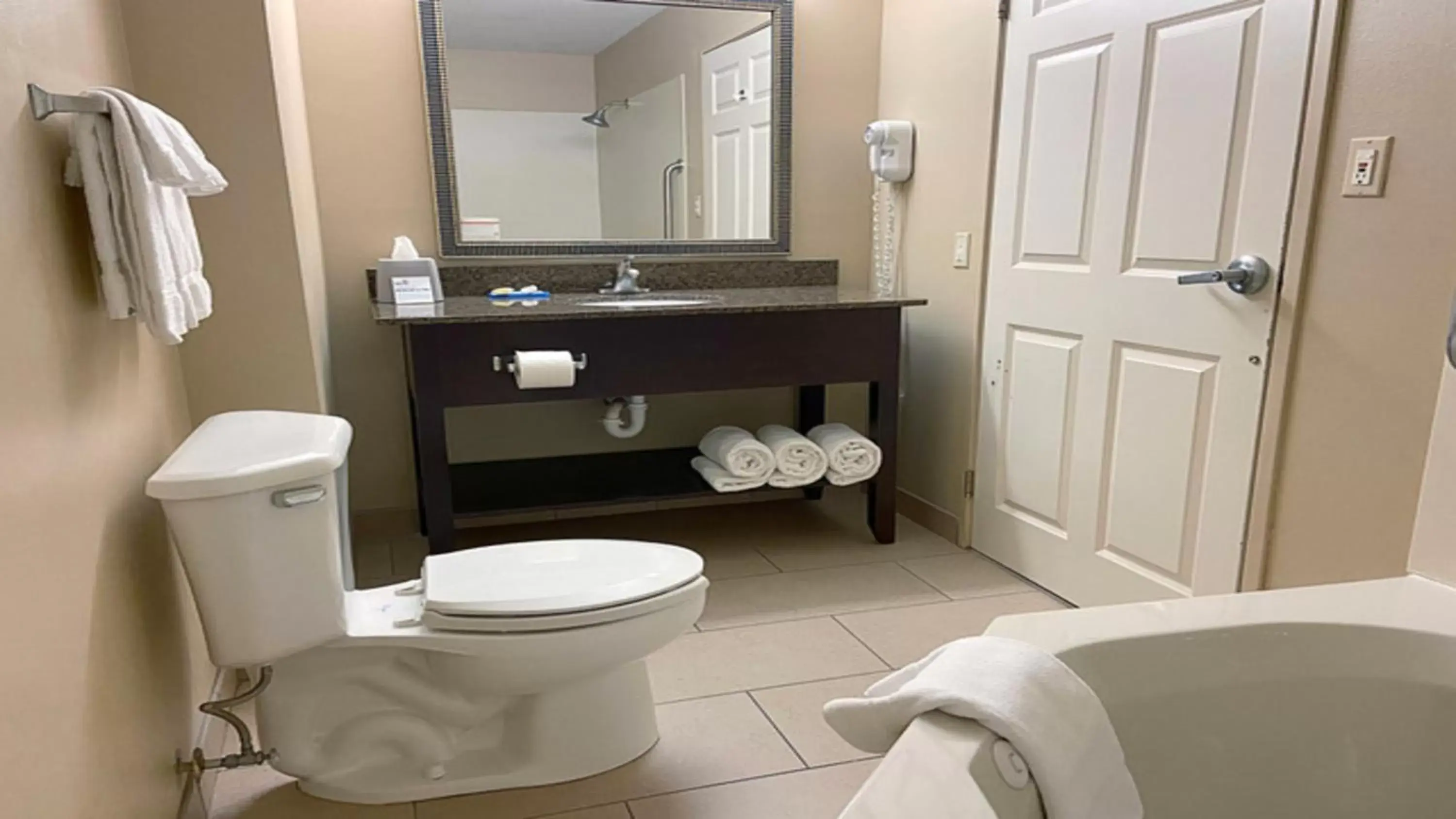 Bedroom, Bathroom in Holiday Inn Express Bloomington West, an IHG Hotel