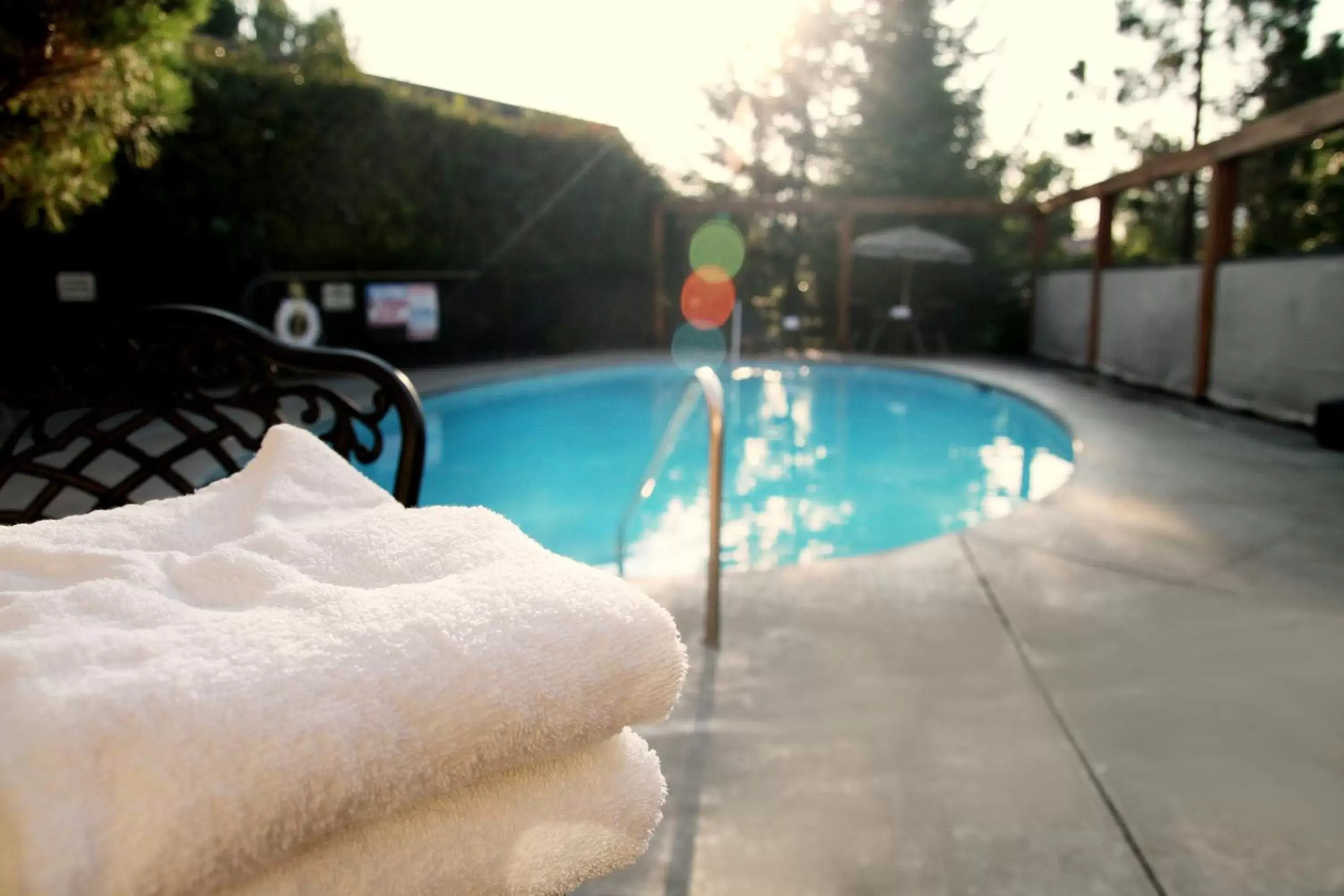 Swimming Pool in Riverside Inn