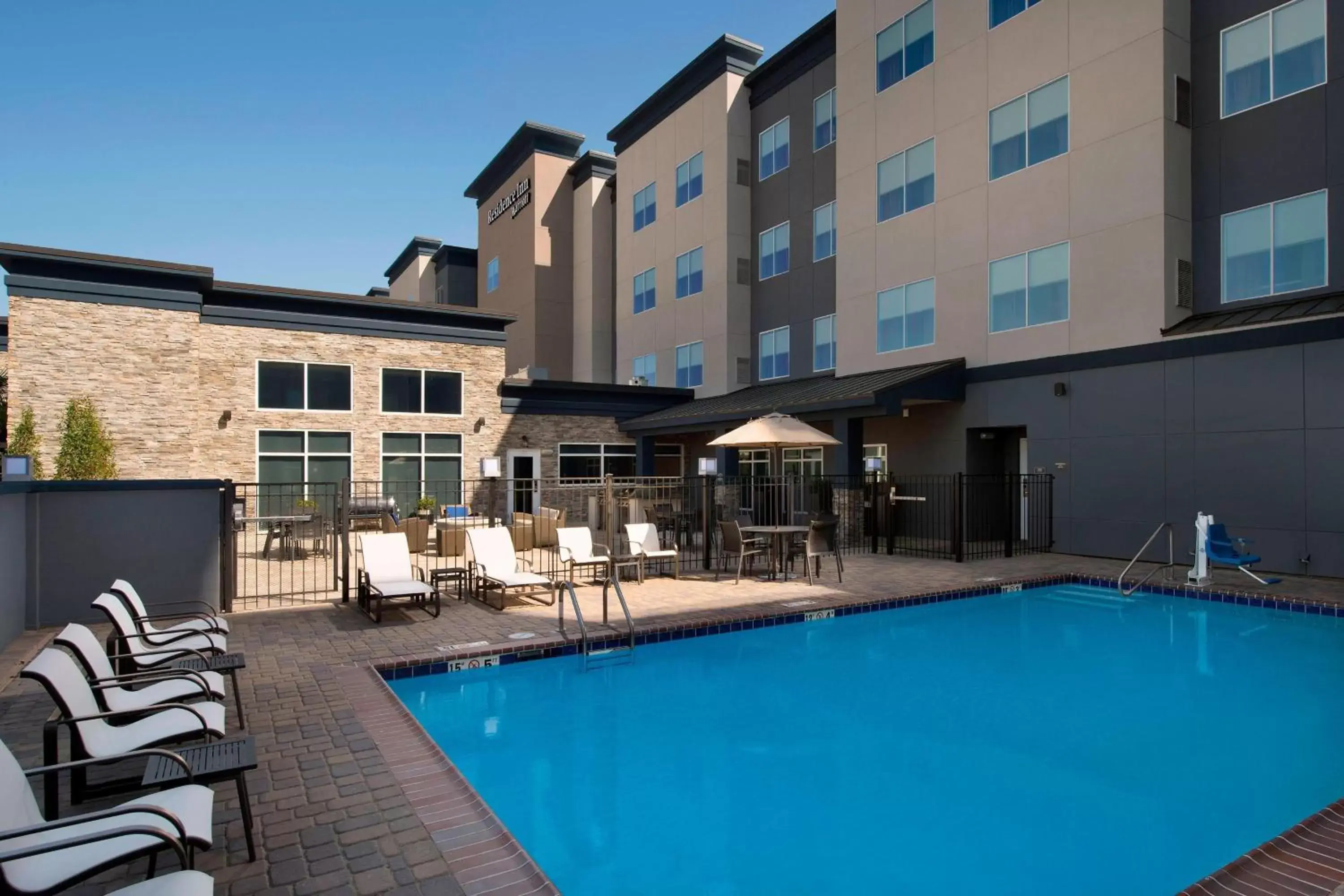 Swimming pool, Property Building in Residence Inn by Marriott New Orleans Elmwood