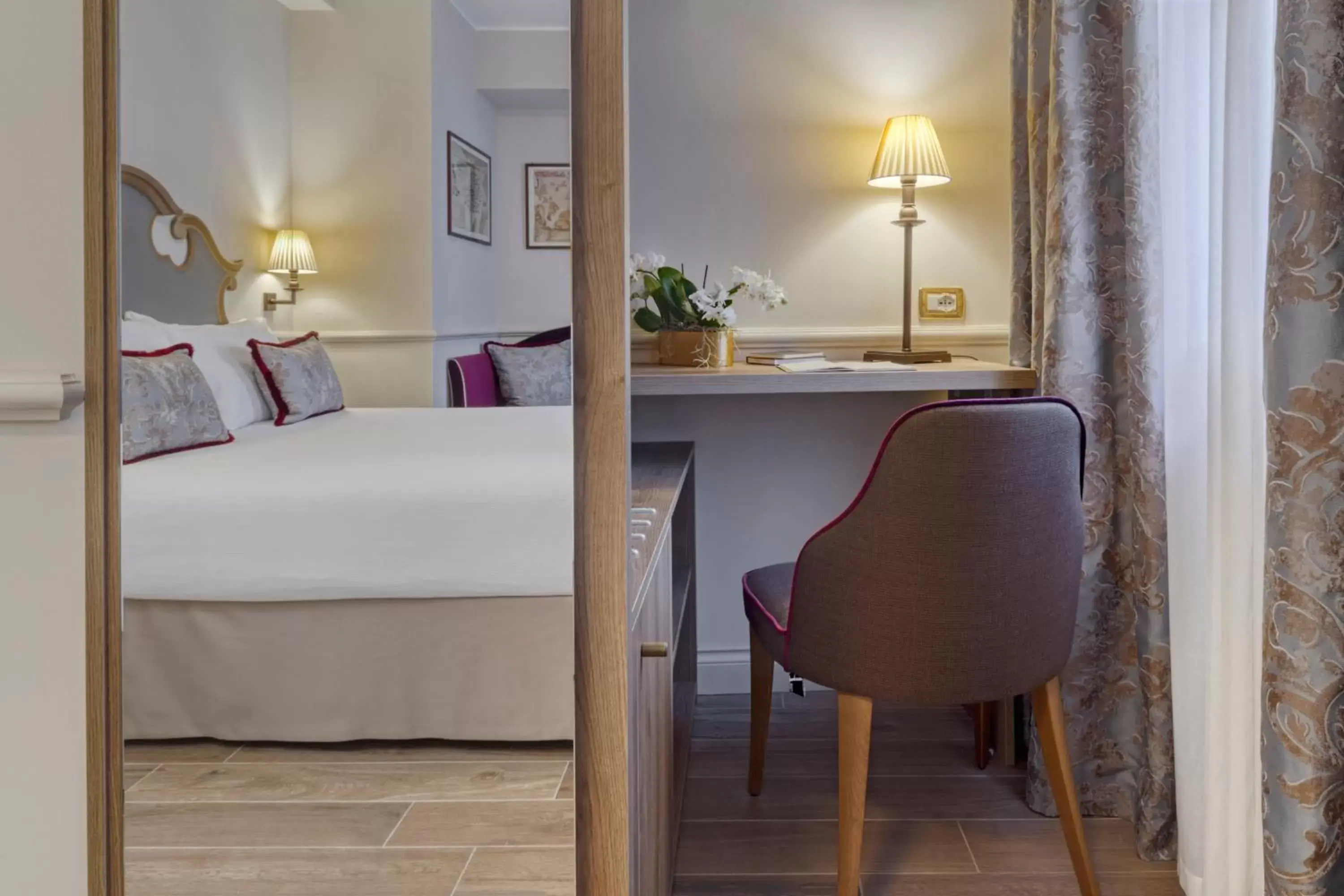 Decorative detail, Bed in Hotel Nuovo Teson Decorative detail, Bed in Hotel Nuovo Teson