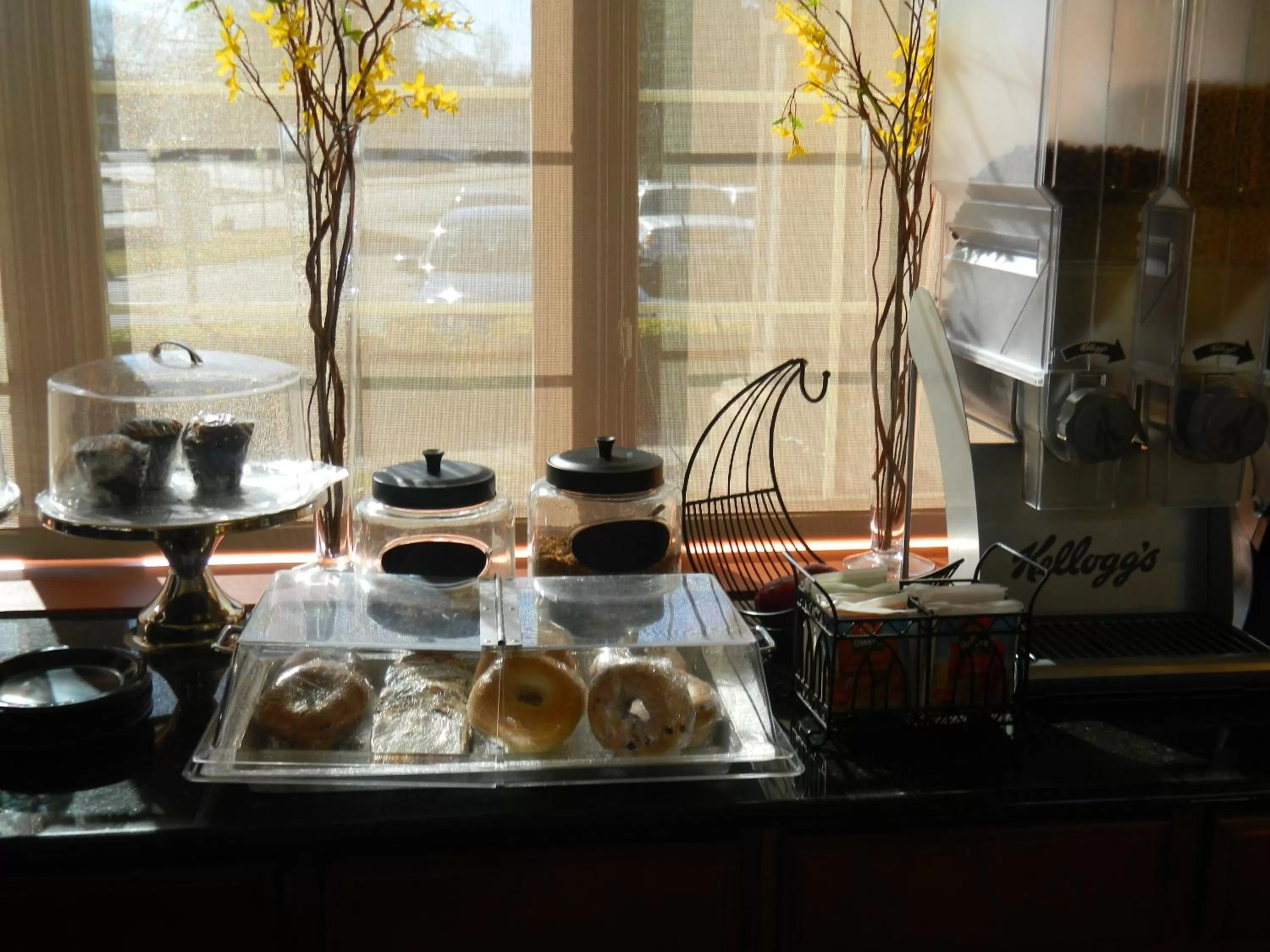 Restaurant/places to eat in Belvedere Inn Schenectady - Albany