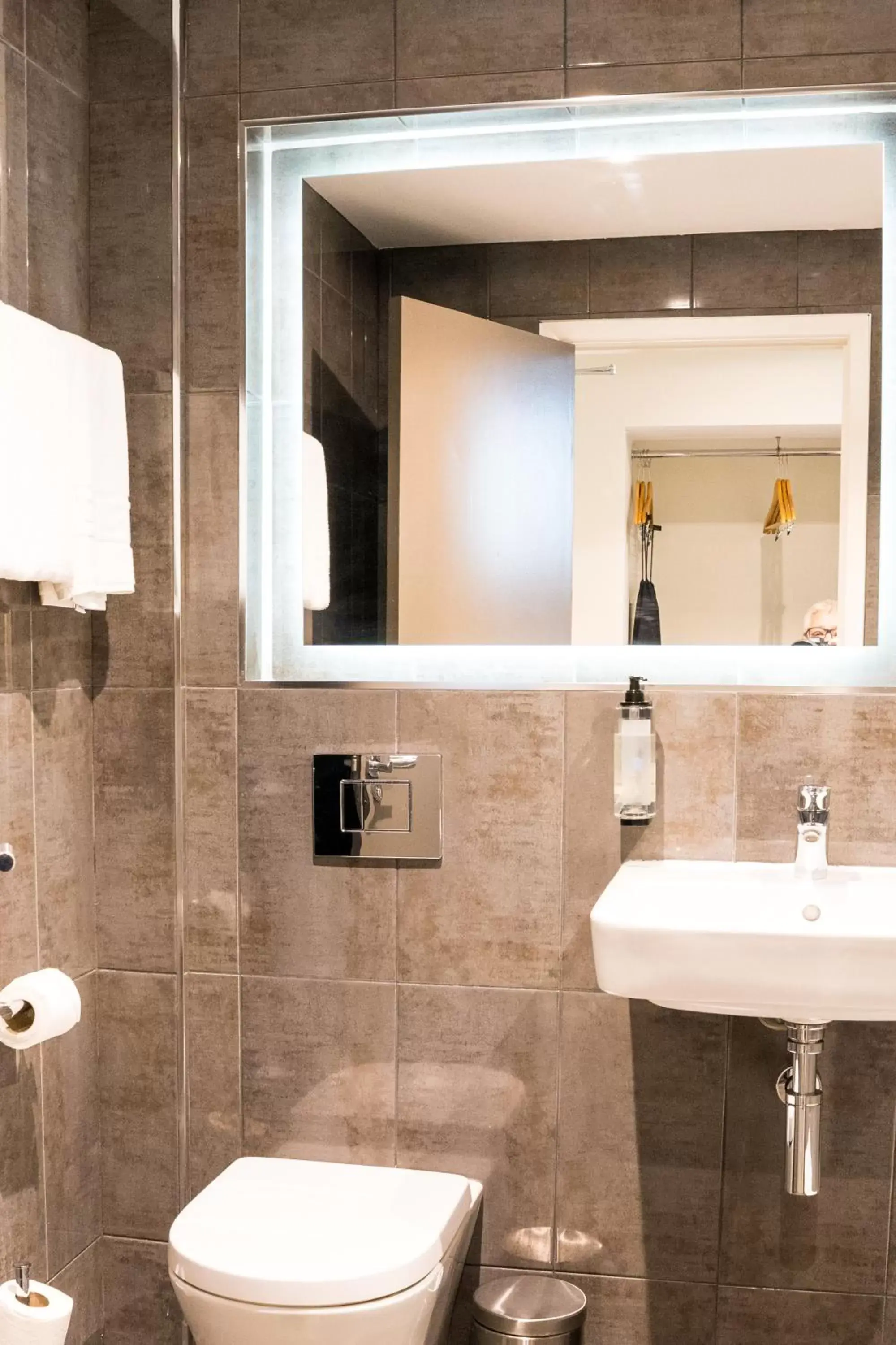 Shower, Bathroom in Almondsbury Interchange Hotel