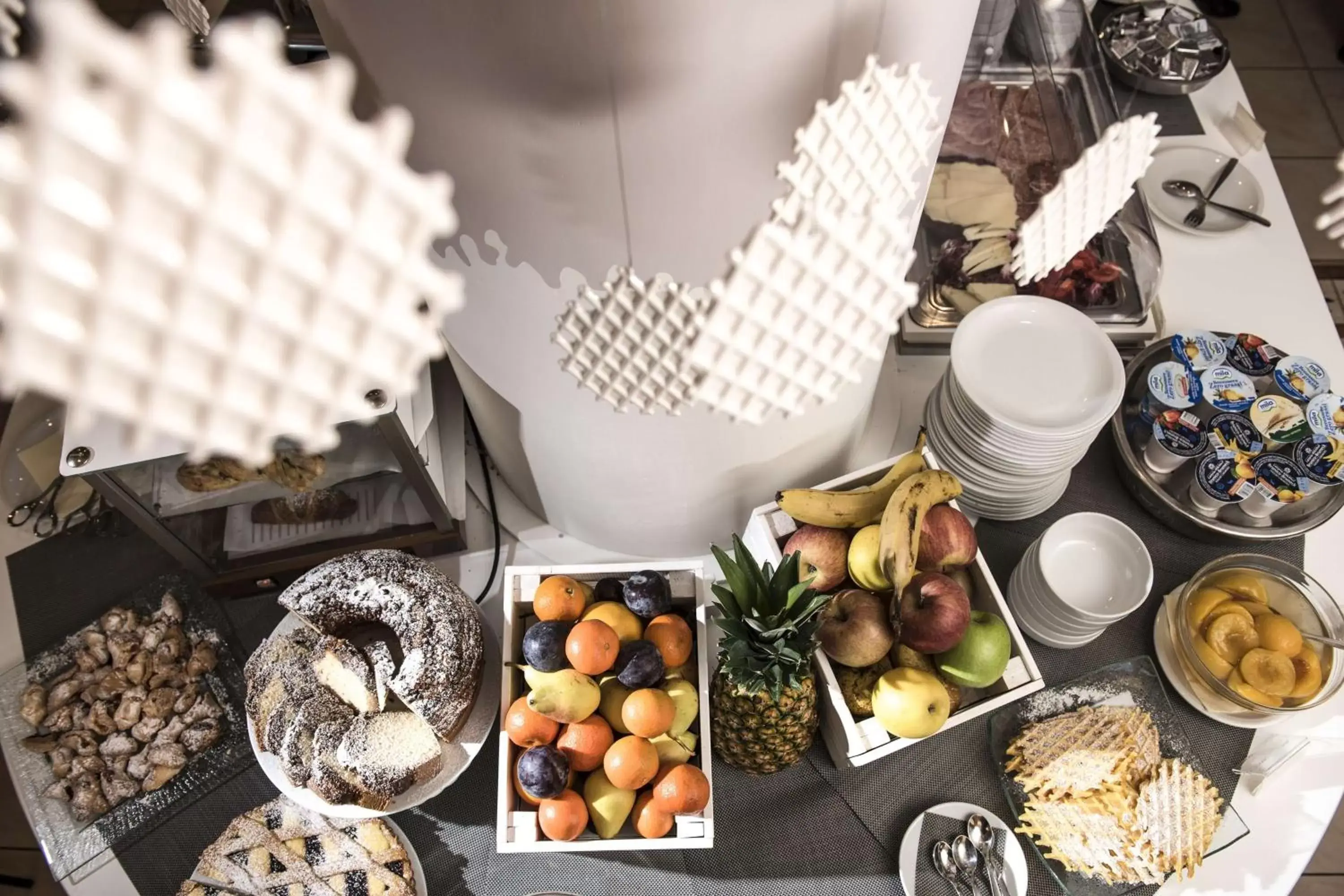 Restaurant/places to eat in Hotel Plaza Restaurant/places to eat in Hotel Plaza