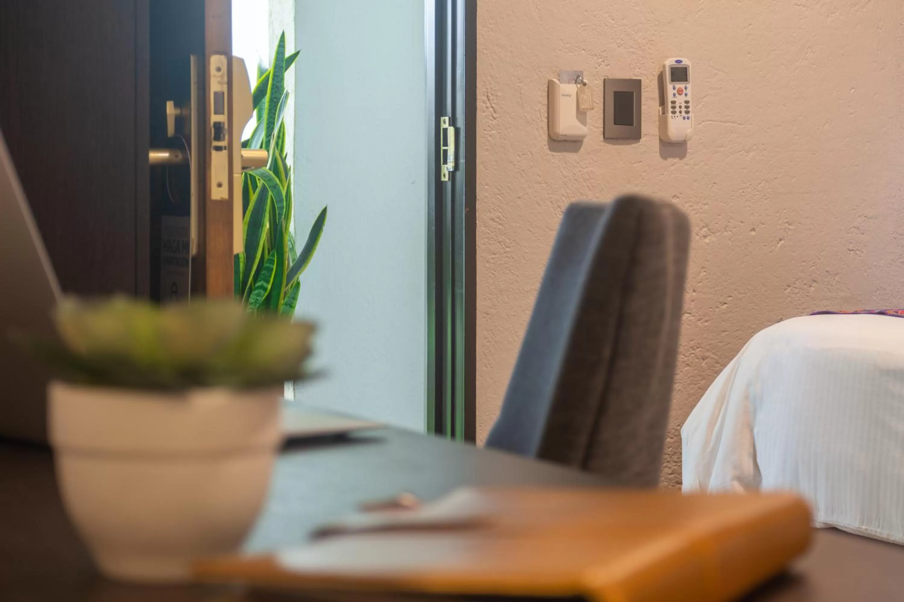 Decorative detail, Bed in Hotel Flamingo Inn