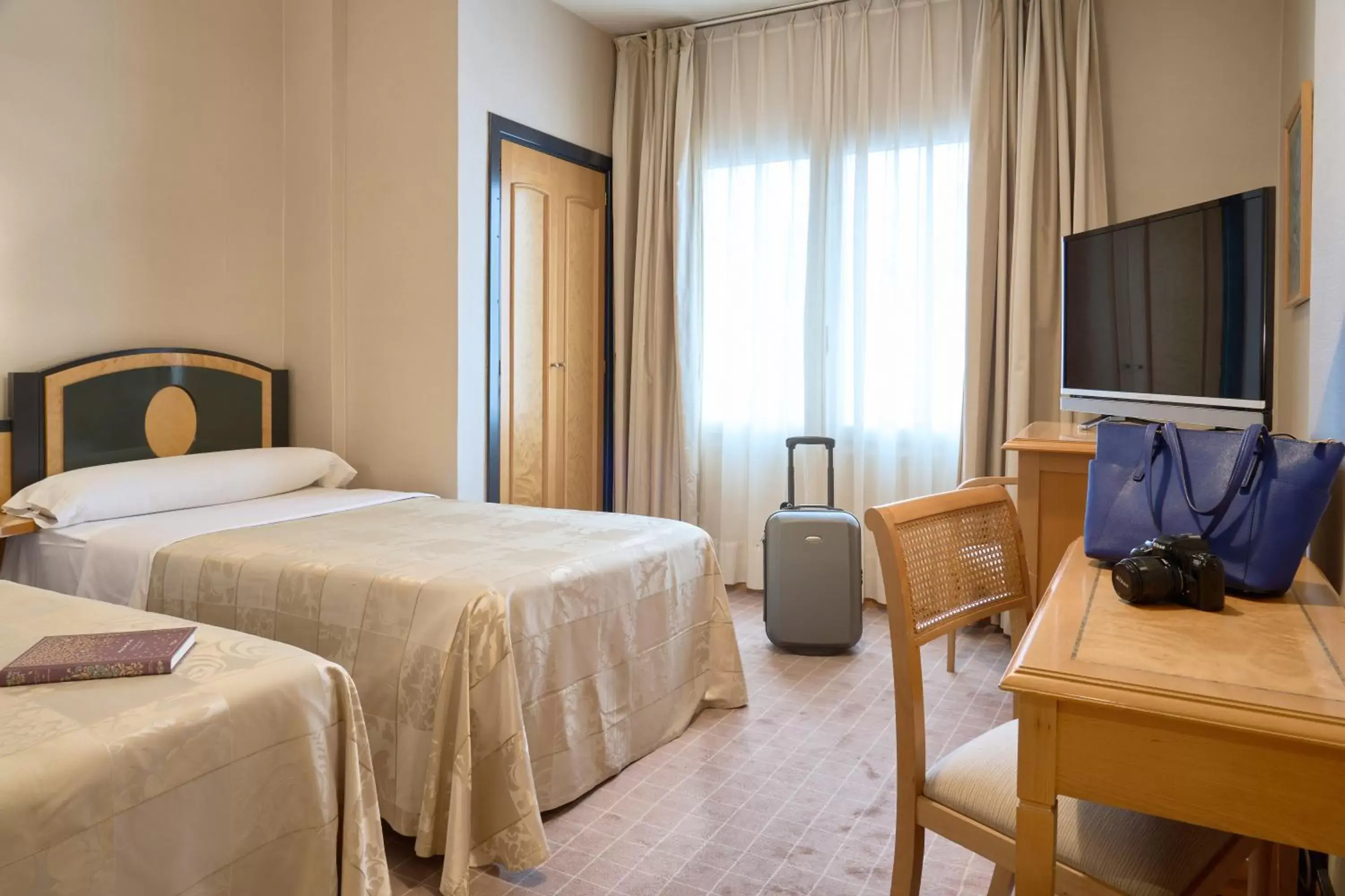 Double or Twin Room with Extra Bed (3 Adults) in Hotel Macià Cóndor