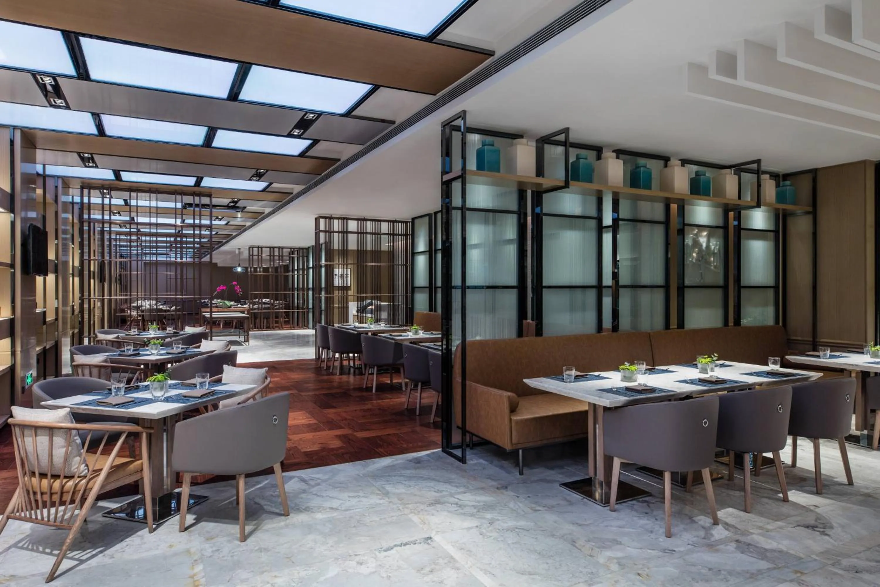 Restaurant/places to eat in Courtyard by Marriott Shunde Longjiang, Near Furniture Fair