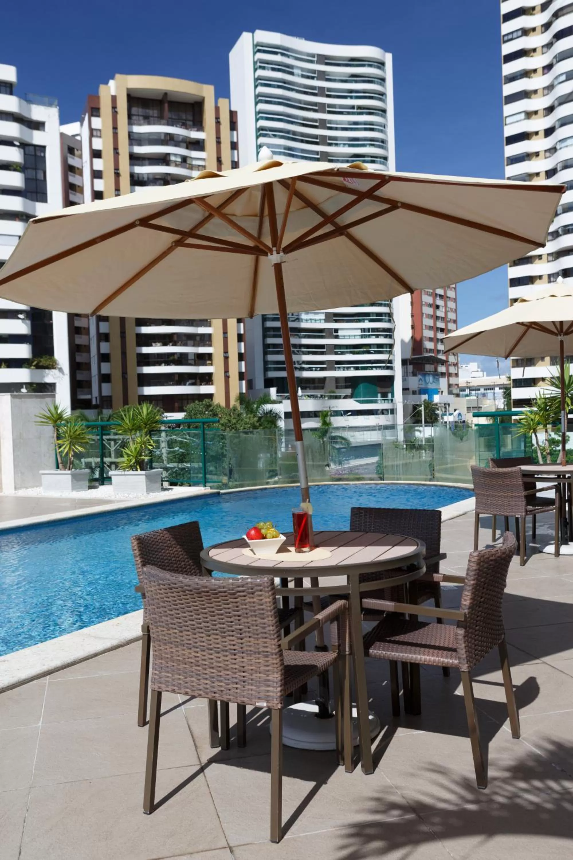 Swimming pool in Mercure Salvador Pituba