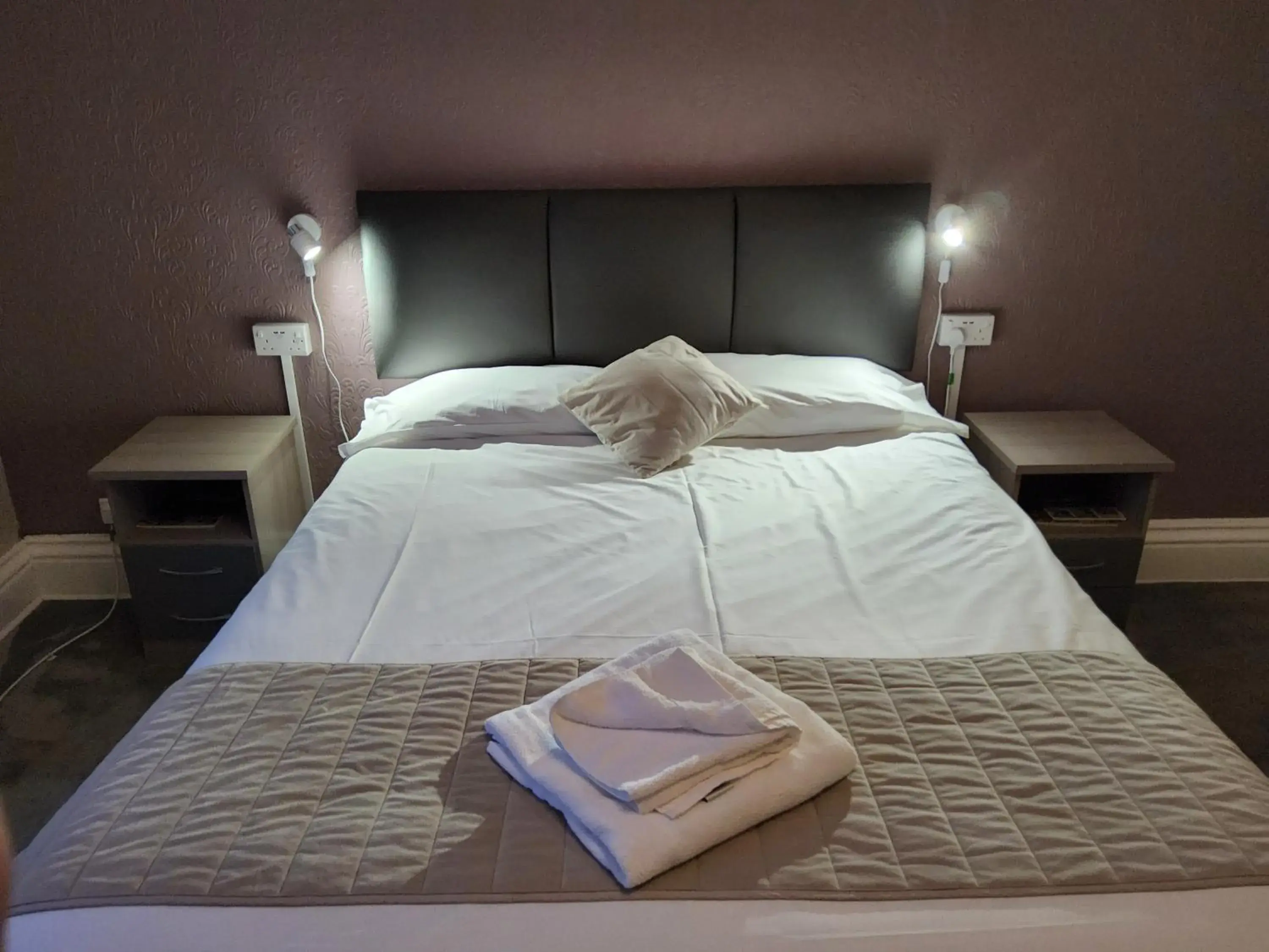 Family Room with Bathroom in The Avenue Hotel Family Room with Bathroom in The Avenue Hotel