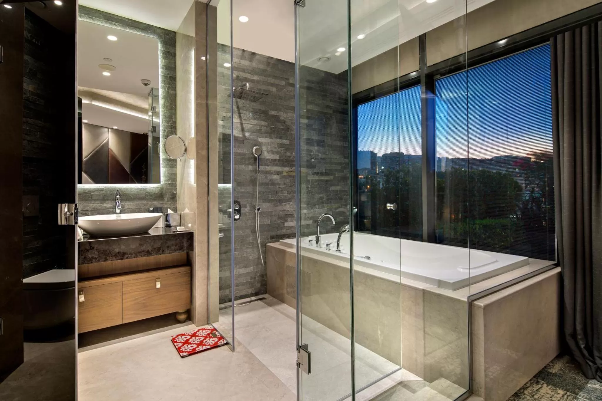 Bath in DoubleTree by Hilton Istanbul - Piyalepasa