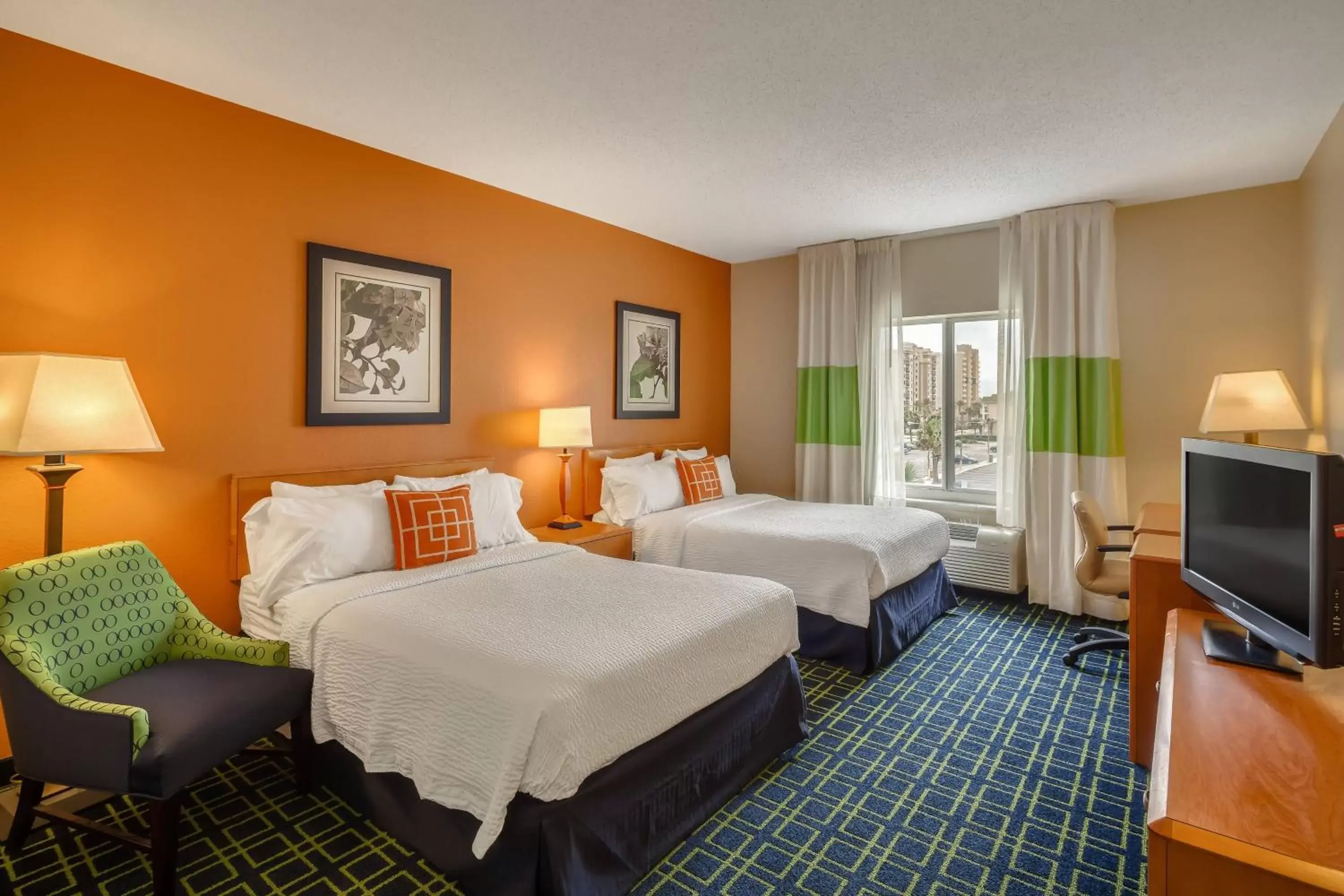 Photo of the whole room, Bed in Fairfield Inn and Suites Jacksonville Beach