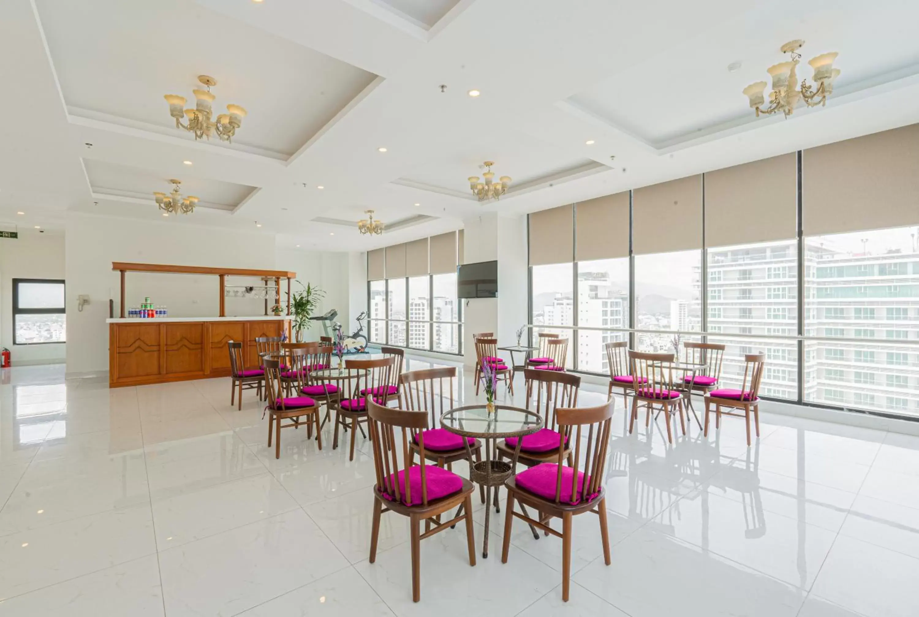 Lounge or bar, Restaurant/Places to Eat in Bonjour Nha Trang Hotel