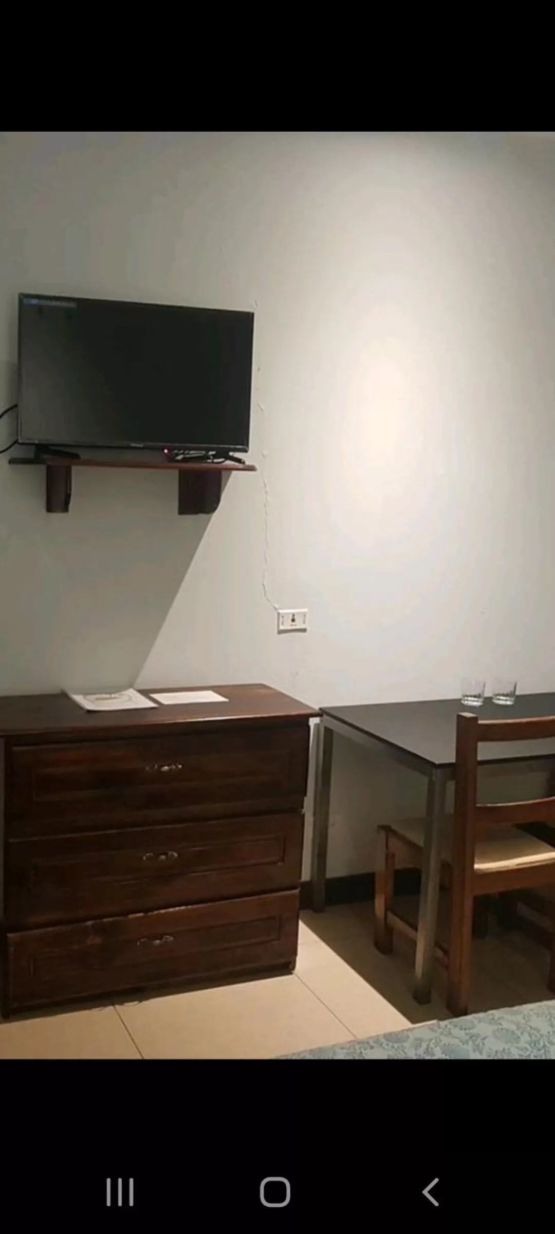 TV/Entertainment Center in Hotel la Cueva Limon