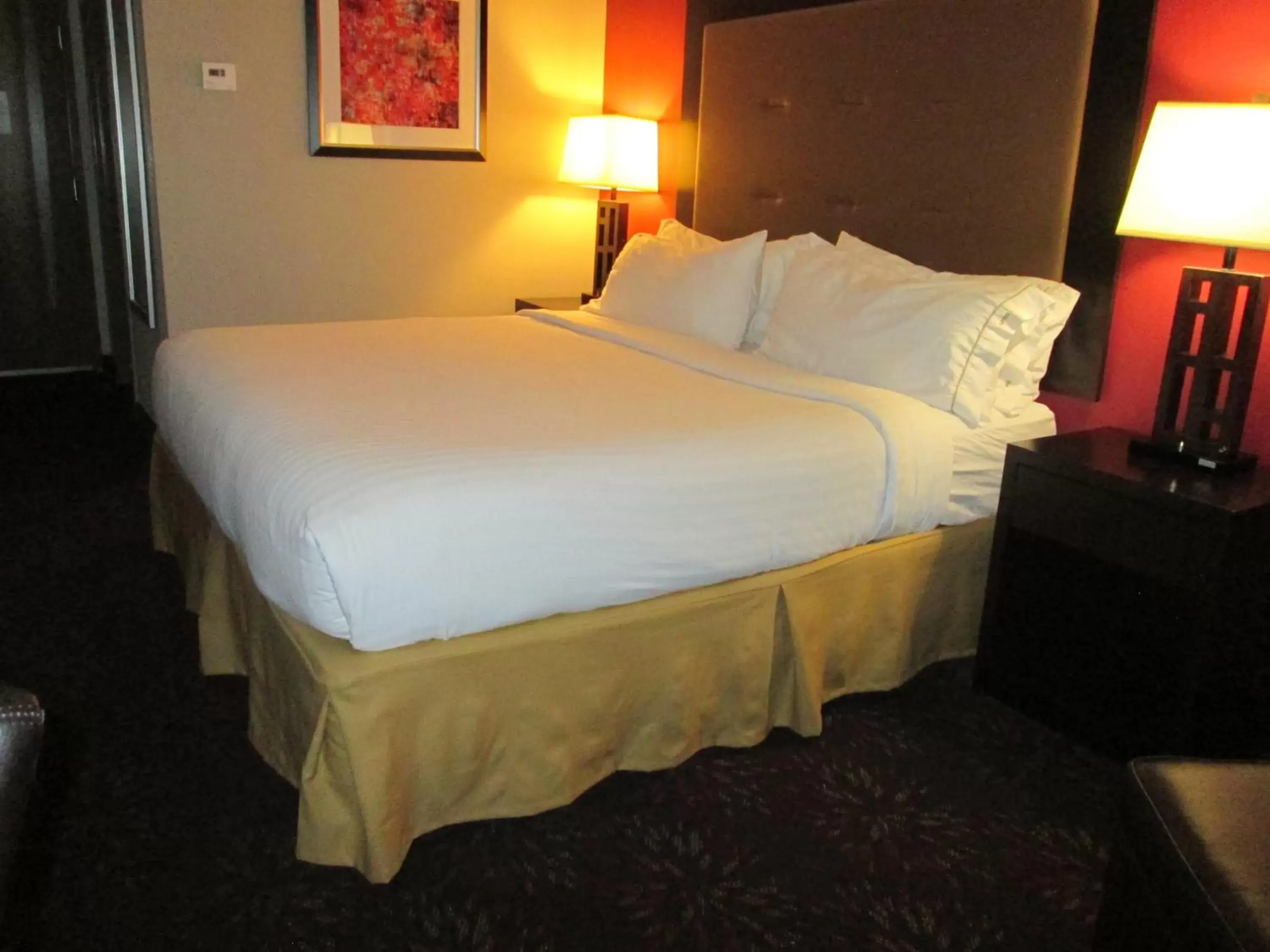 Photo of the whole room, Bed in Holiday Inn Express Cloverdale - Greencastle, an IHG Hotel