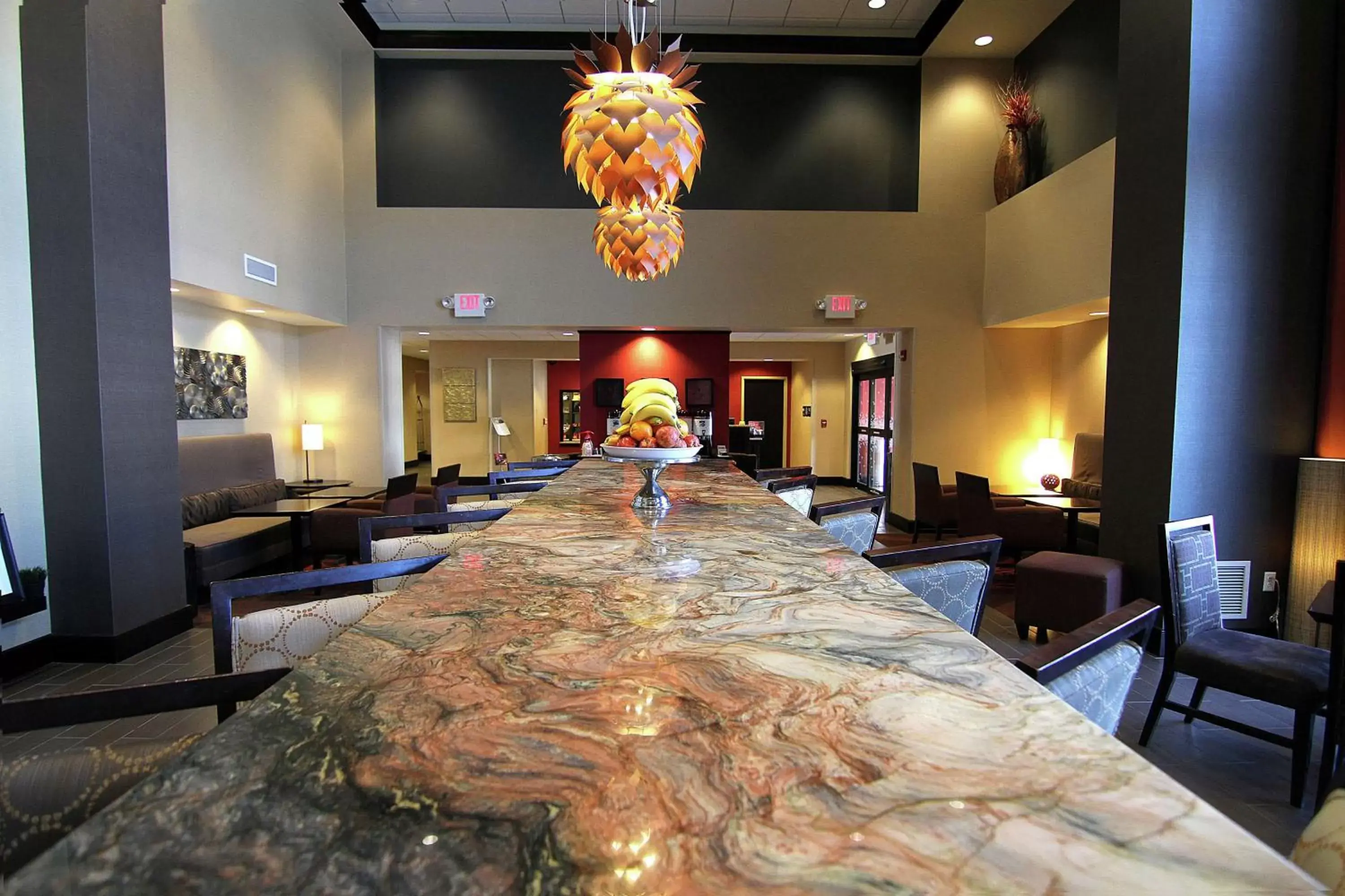 Dining area in Hampton Inn & Suites Grand Forks