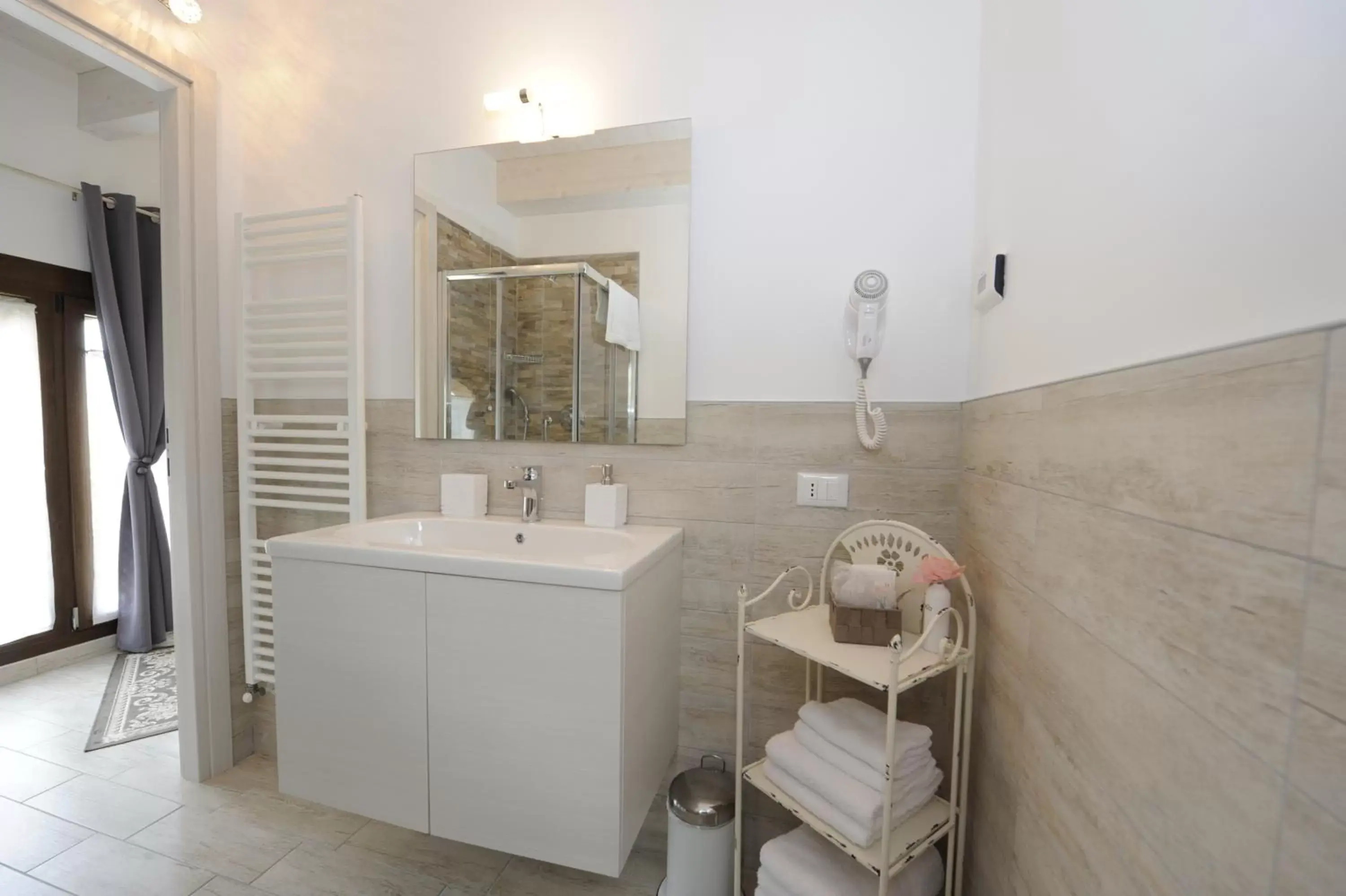 Bathroom, Kitchen/Kitchenette in Corte Caselle