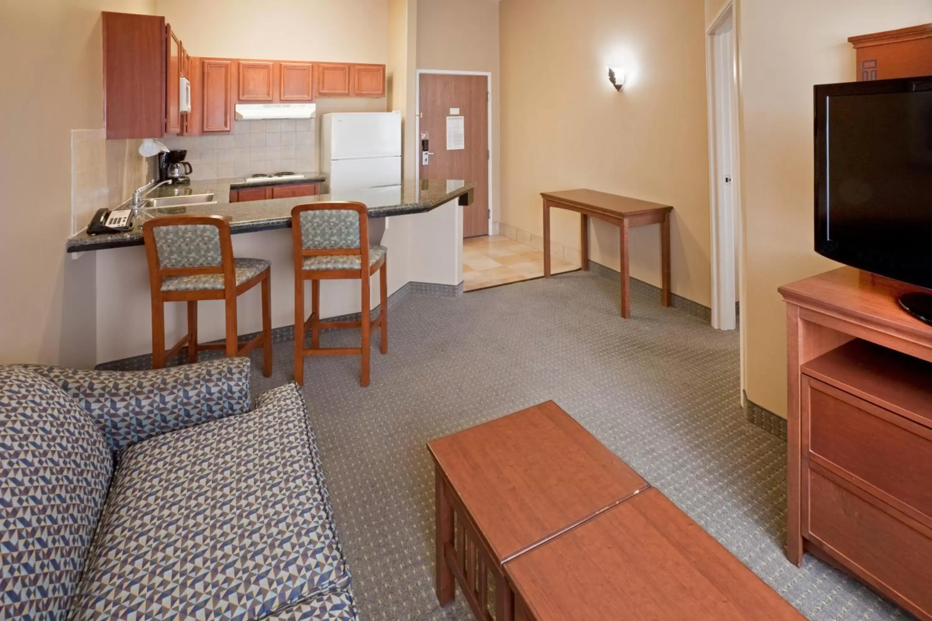 Photo of the whole room, Seating Area in Staybridge Suites Lubbock-University Area, an IHG Hotel