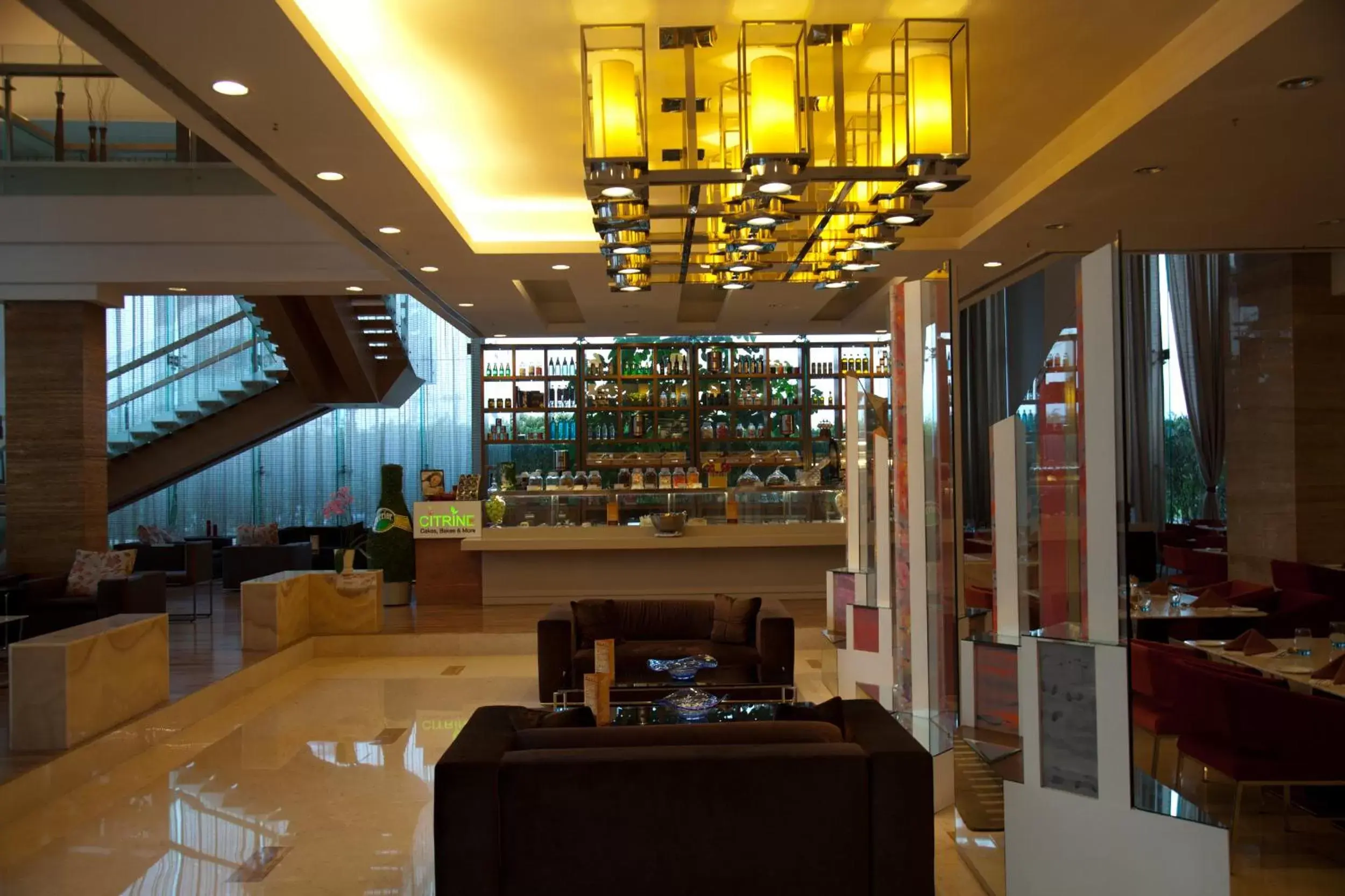 Lobby or reception, Restaurant/Places to Eat in Radisson Blu Hotel Pune Kharadi