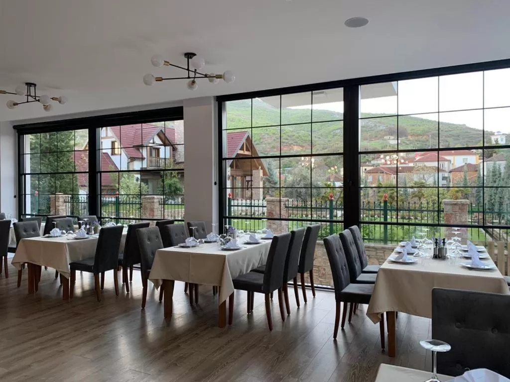 Restaurant/Places to Eat in Grand Hotel Pogradec