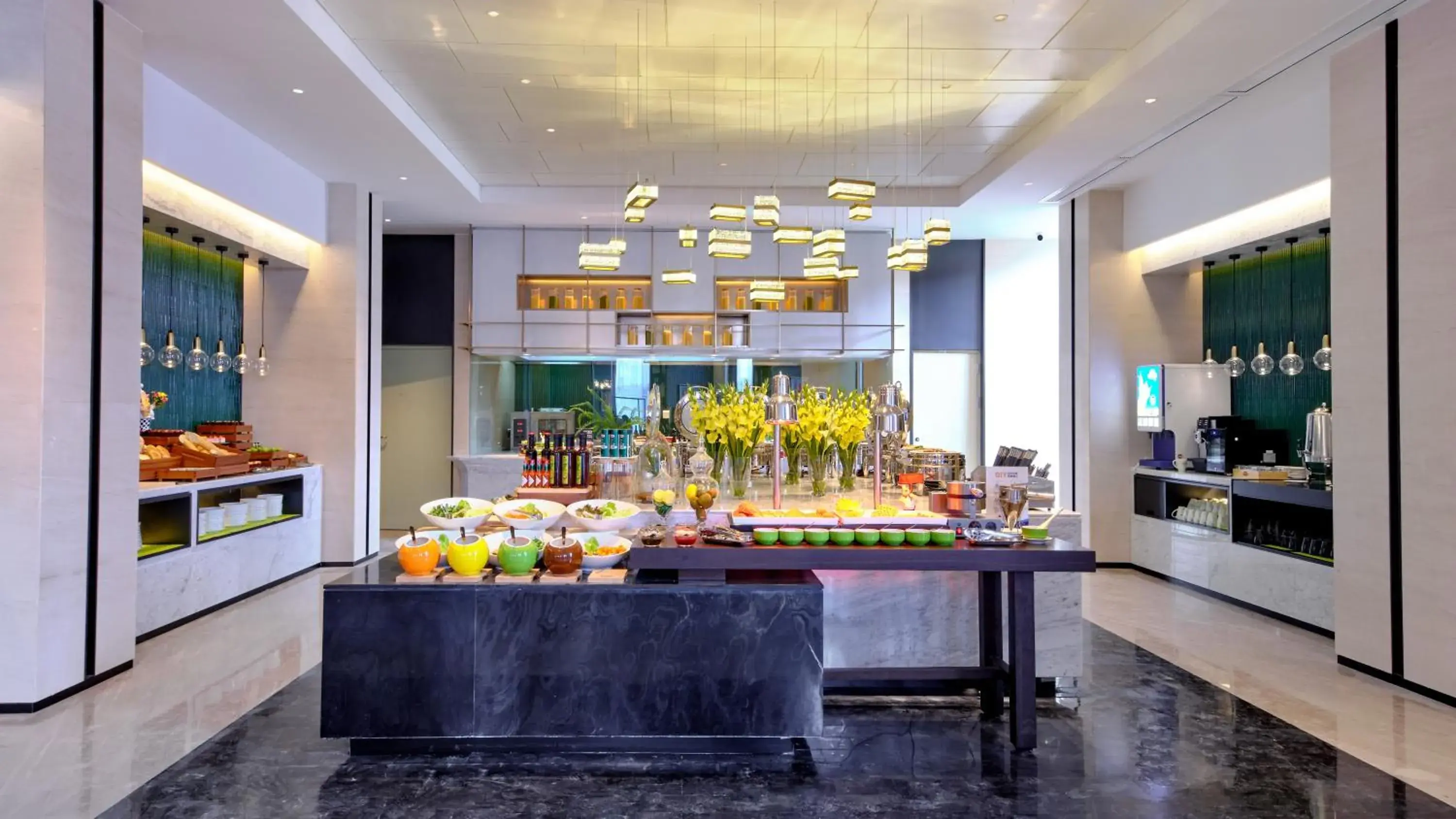 Restaurant/places to eat in Hampton By Hilton Shenzhen North Station