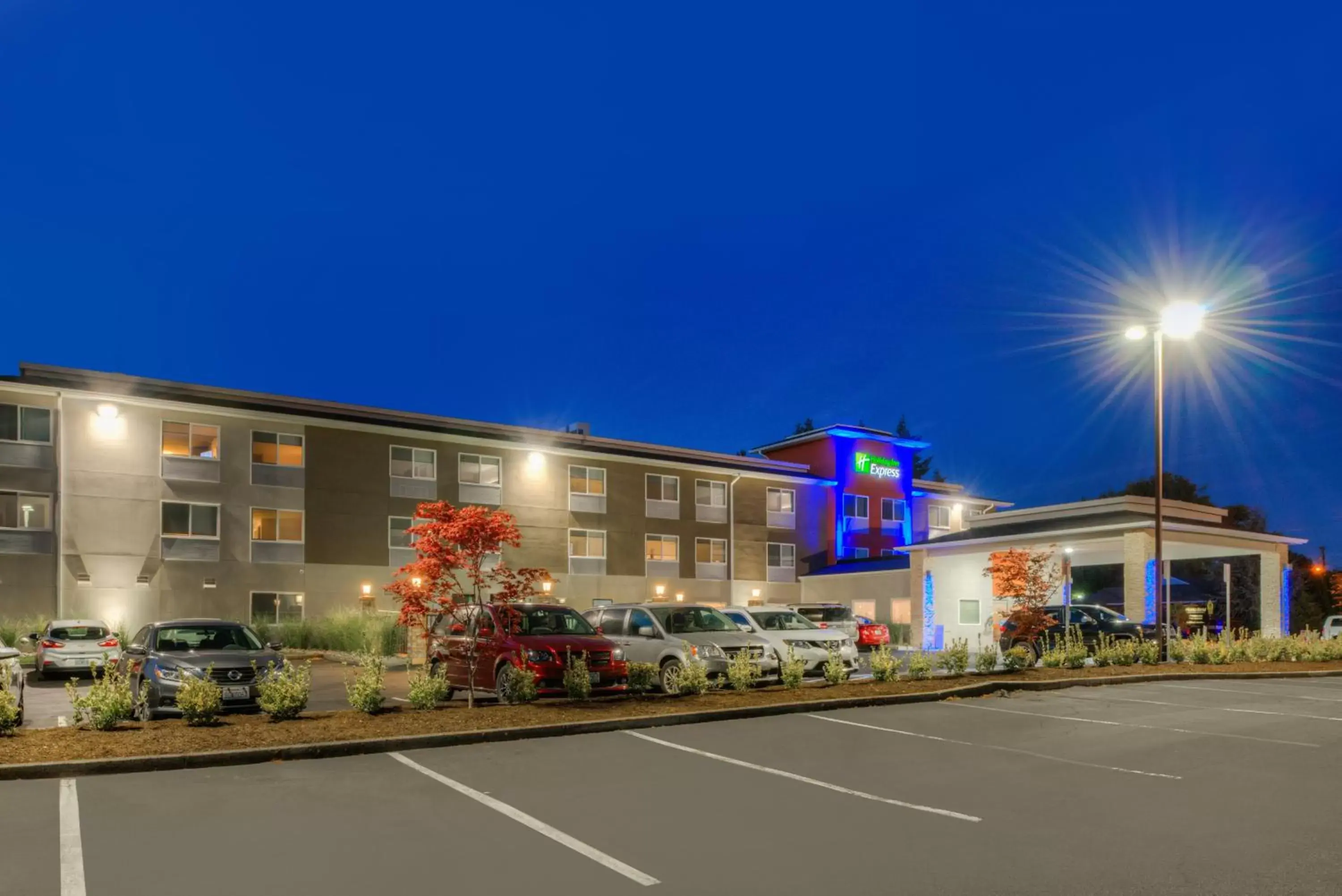 Property Building in Holiday Inn Express Newberg - Wine Country, an IHG Hotel