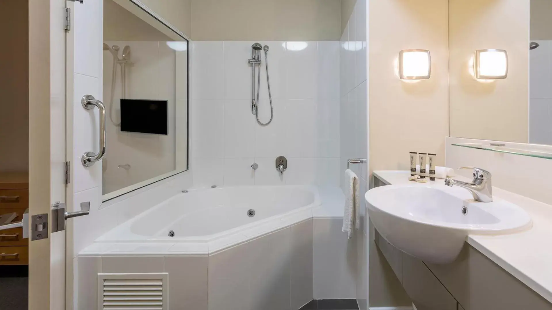 Shower, Bathroom in Oaks Hervey Bay Resort and Spa