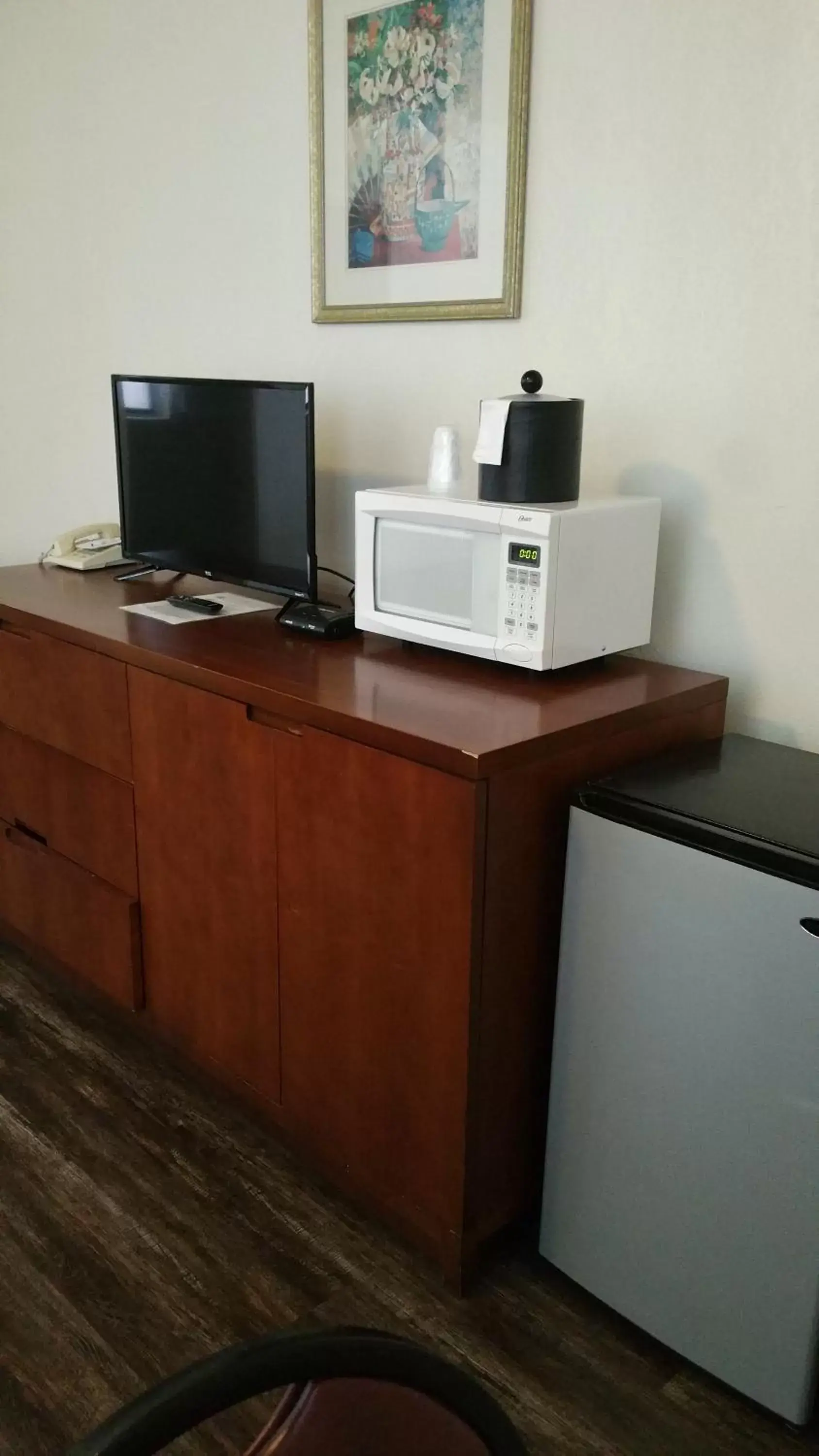 Decorative detail, TV/Entertainment Center in Ontario Inn