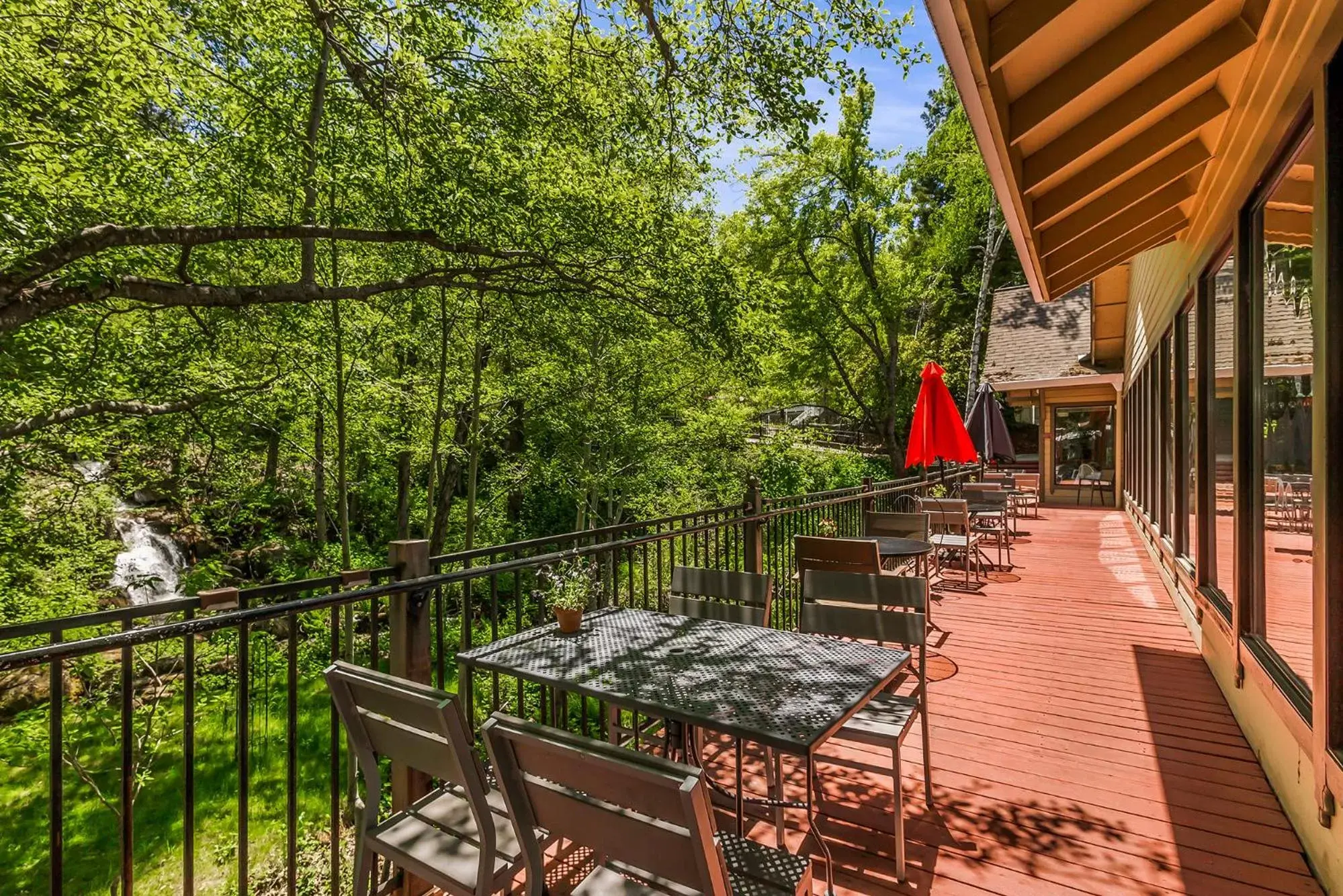 Balcony/Terrace in Northern Queen Inn