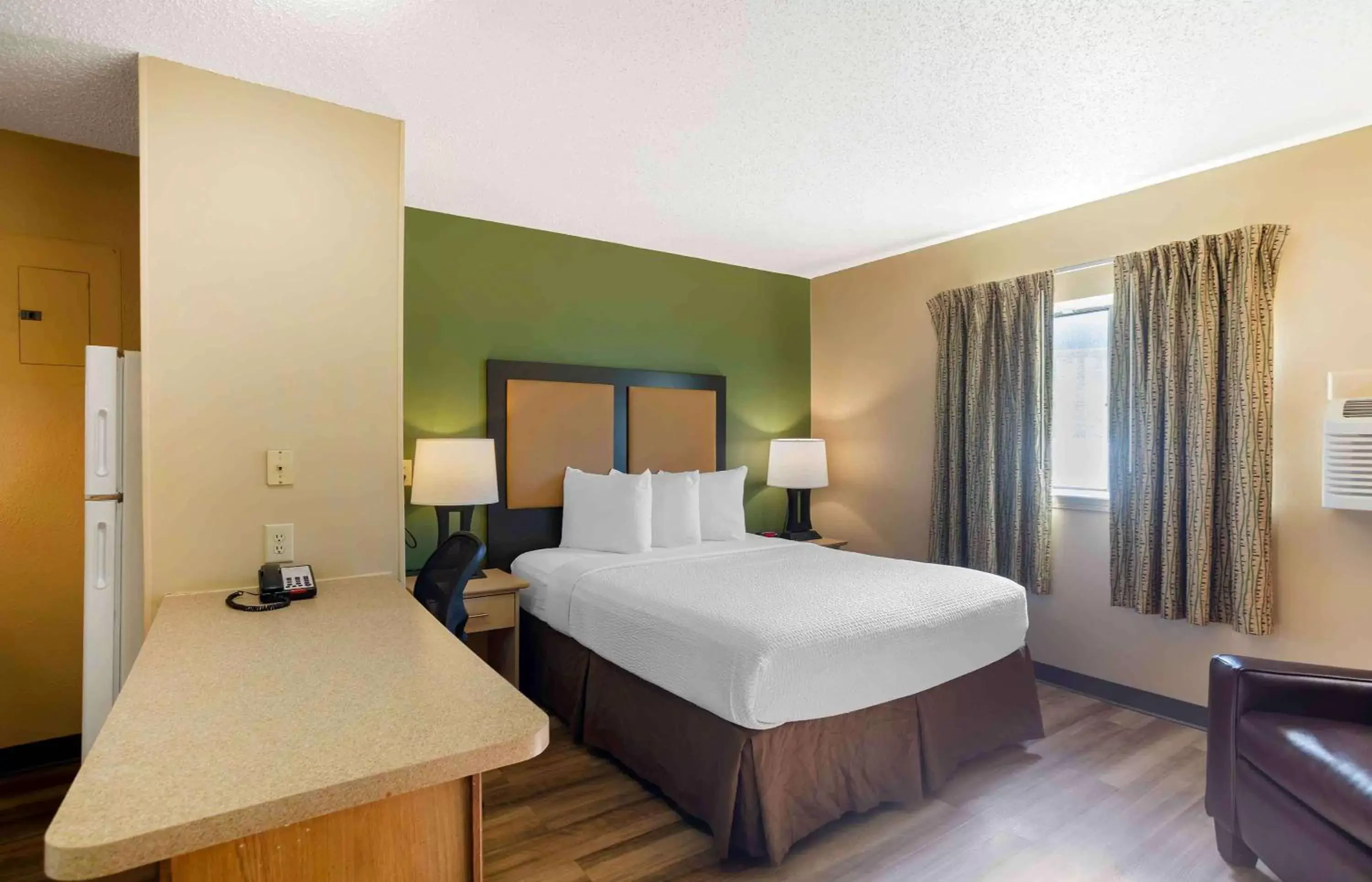 Bedroom, Bed in Extended Stay America Suites - Nashville - Brentwood