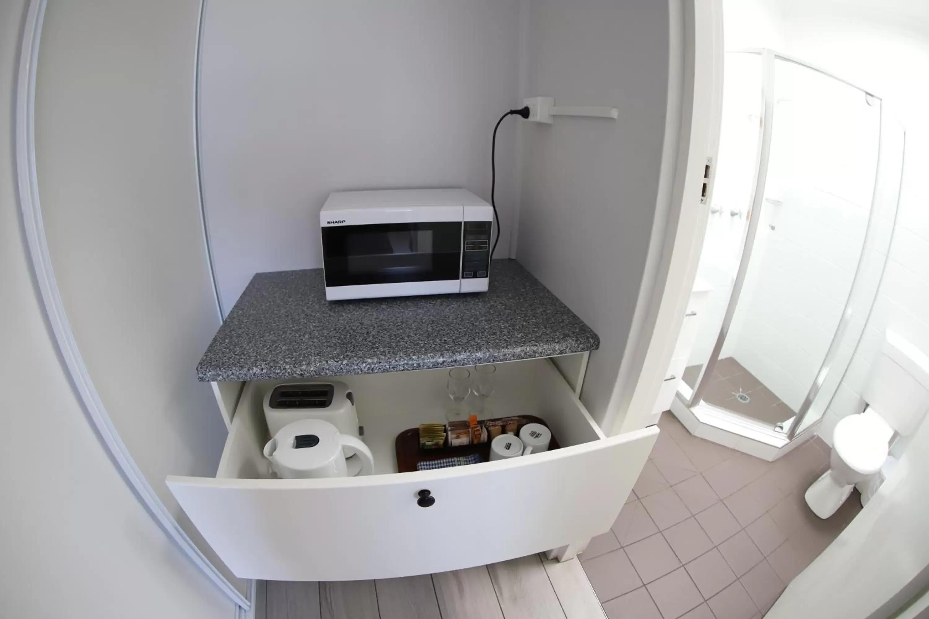 Bathroom, Kitchen/Kitchenette in Sleepy Hill Motor Inn