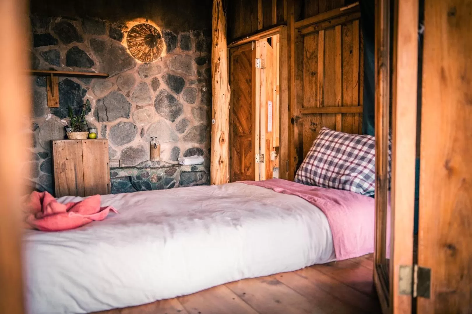 Other, Bed in Eagle's Nest Atitlán