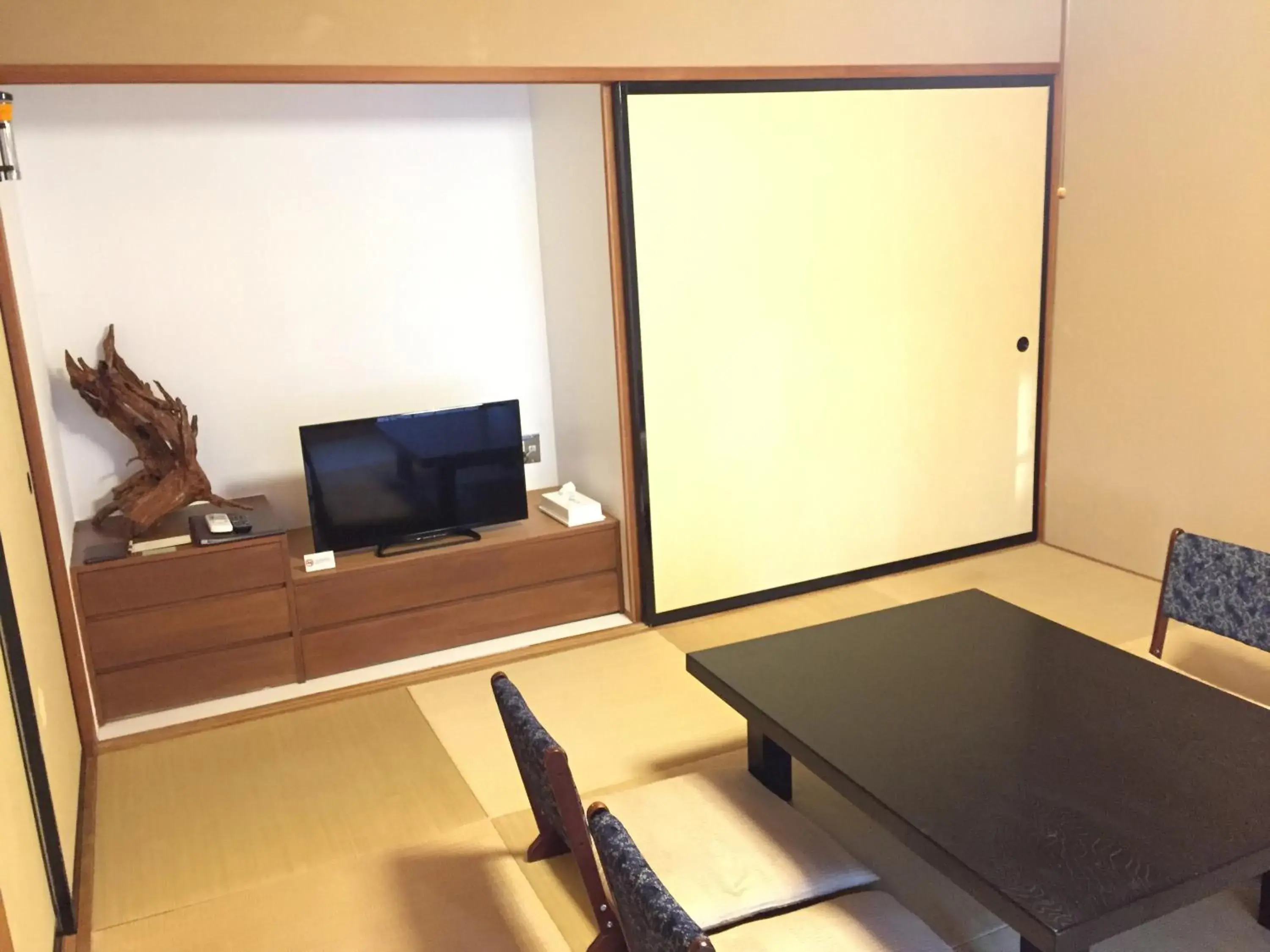 Photo of the whole room, TV/Entertainment Center in Kyu Karuizawa Hotel Otowa No Mori