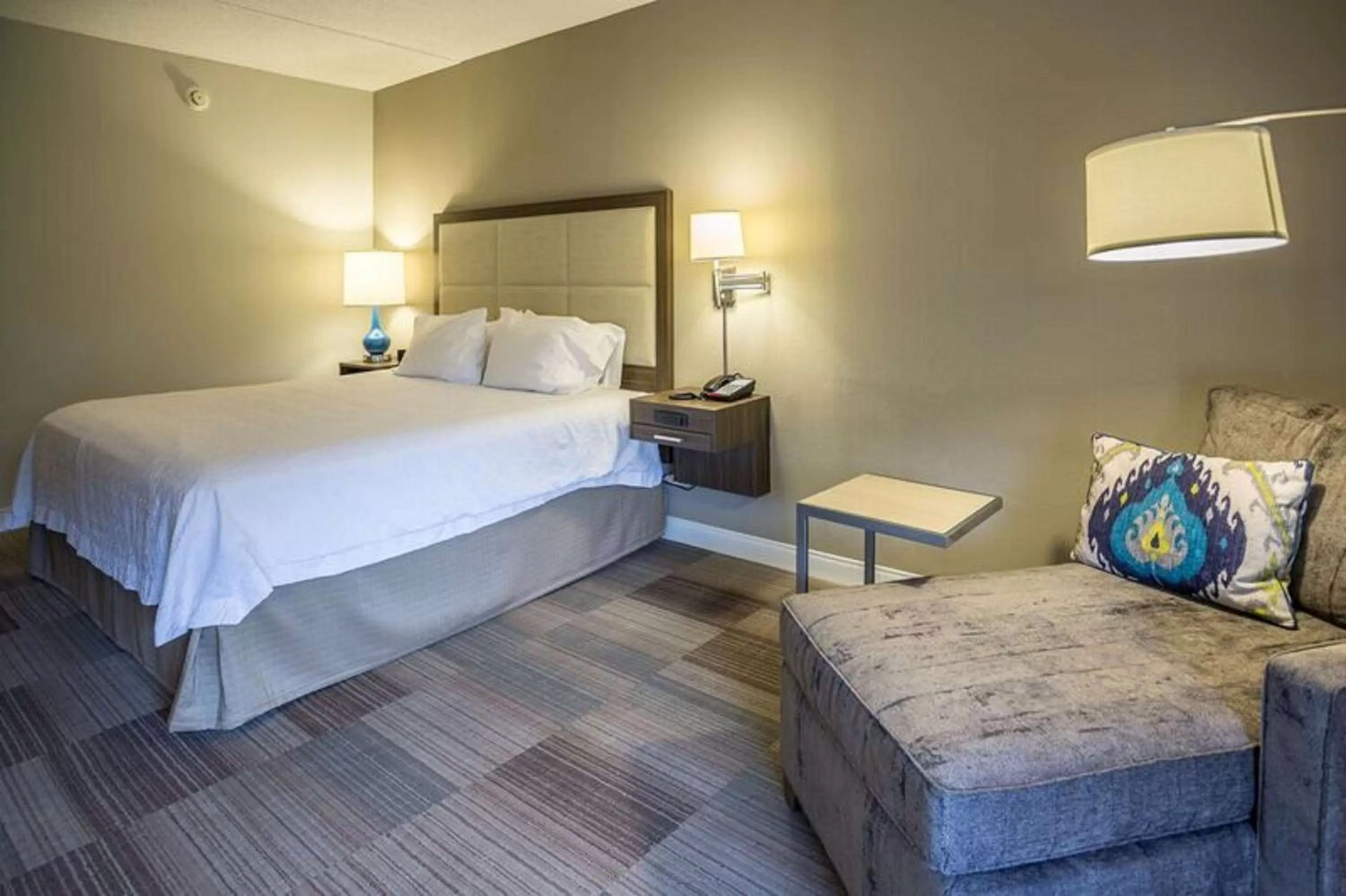 Bed in Hampton Inn Somerset