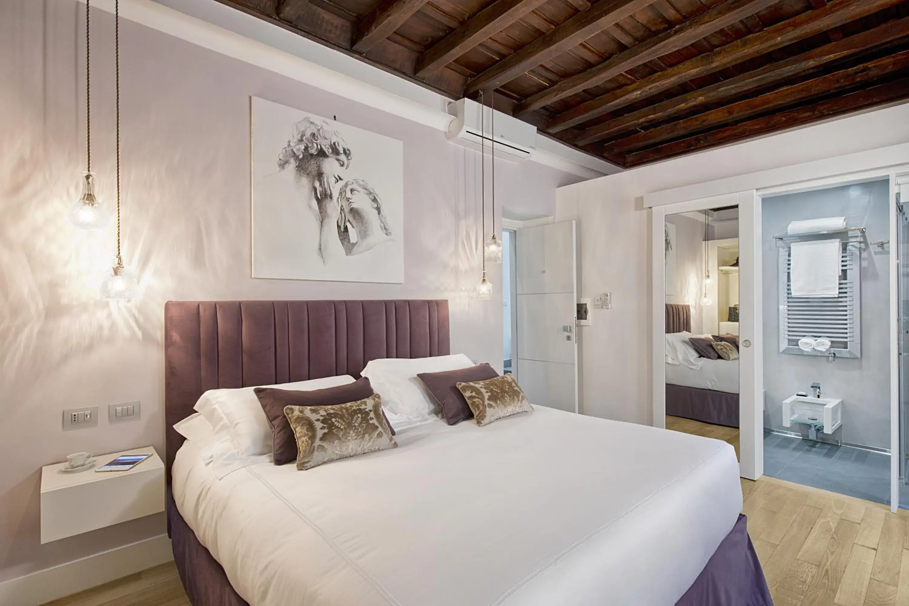 Night, Bed in Domus Libera Guest House