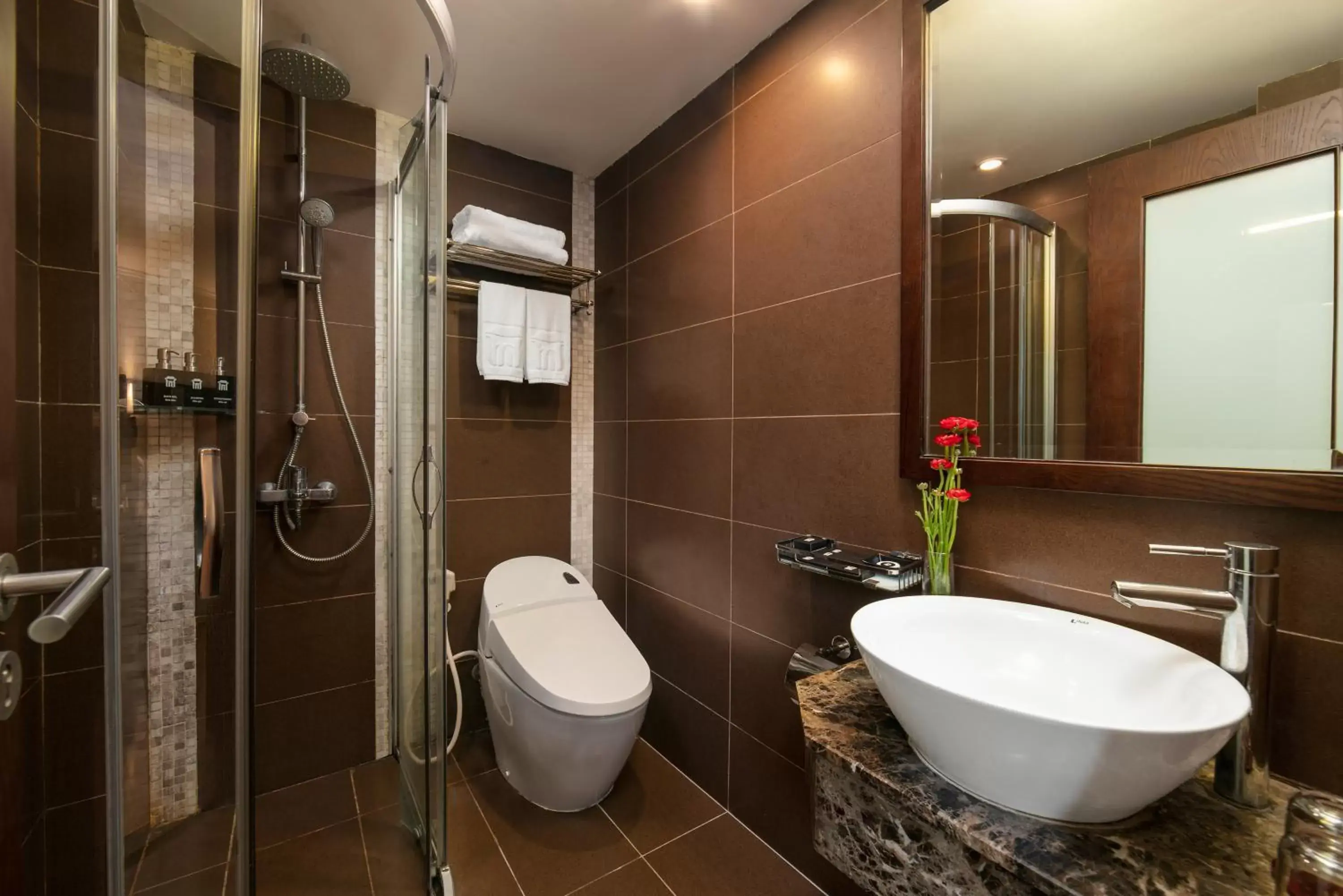 Bathroom in Le Beryl Hanoi Hotel