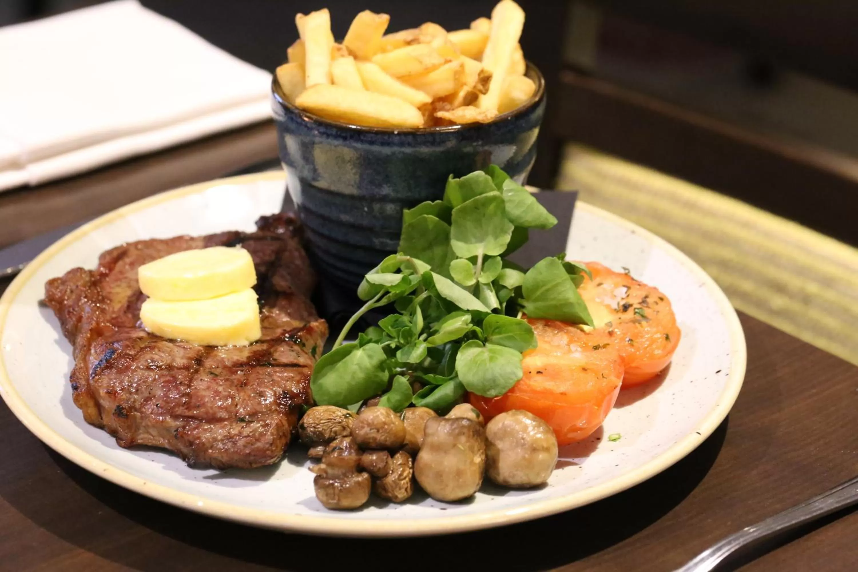 Restaurant/places to eat in Holiday Inn London Kensington High St. by IHG