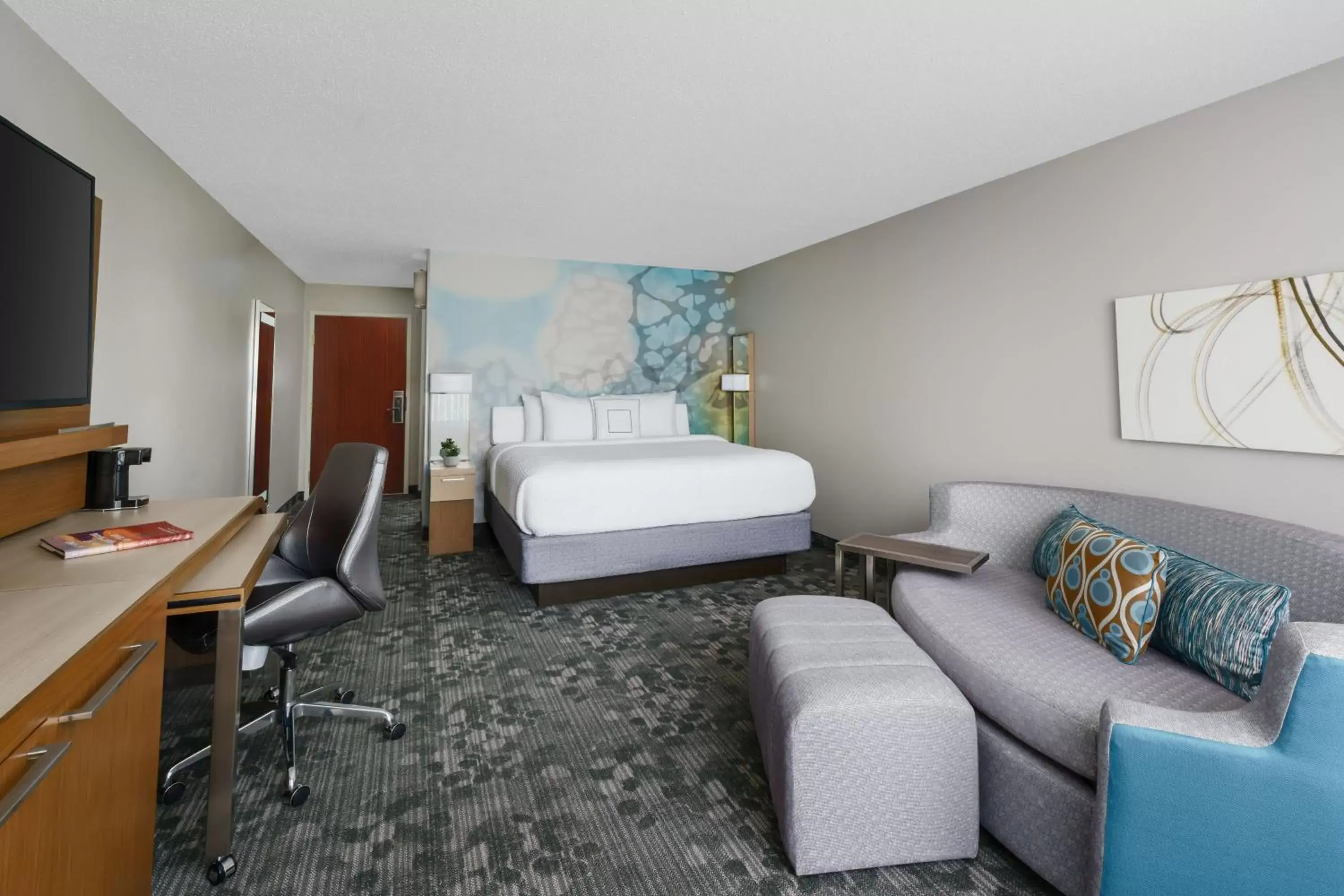 Photo of the whole room in Courtyard by Marriott Dallas Lewisville