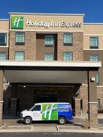 Property Building in Holiday Inn Express Moline - Quad Cities Area, an IHG Hotel