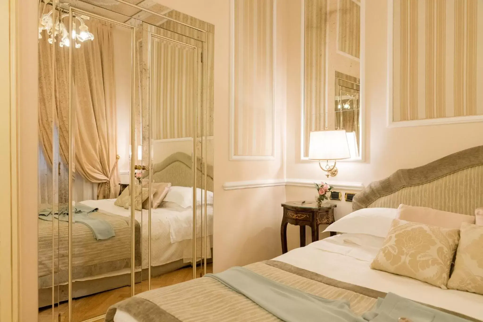 Photo of the whole room, Bed in Grand Hotel Majestic gia' Baglioni