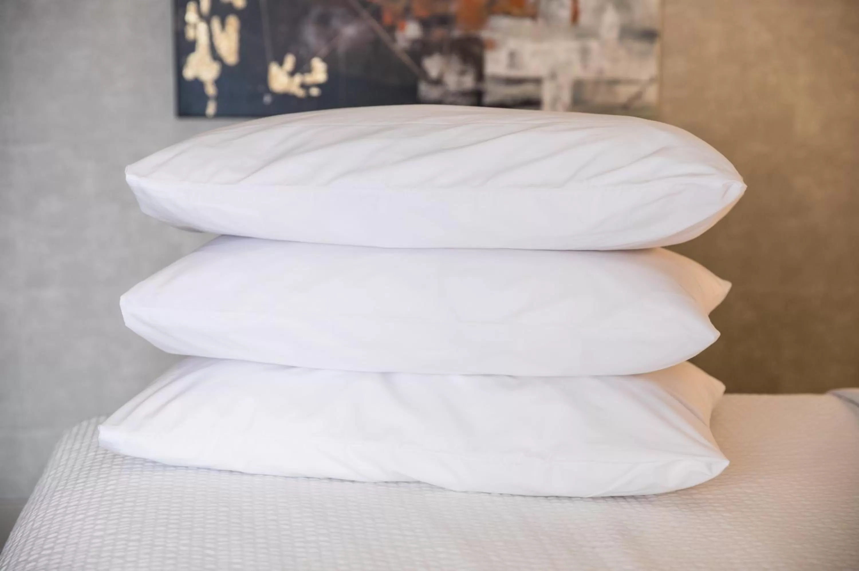 Bedroom, Bed in Days Inn by Wyndham Toronto West Mississauga