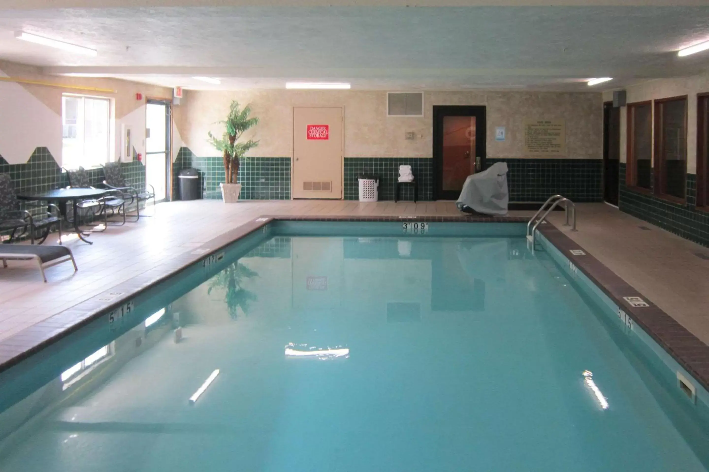 On site, Swimming Pool in Quality Inn Nashville – Bloomington