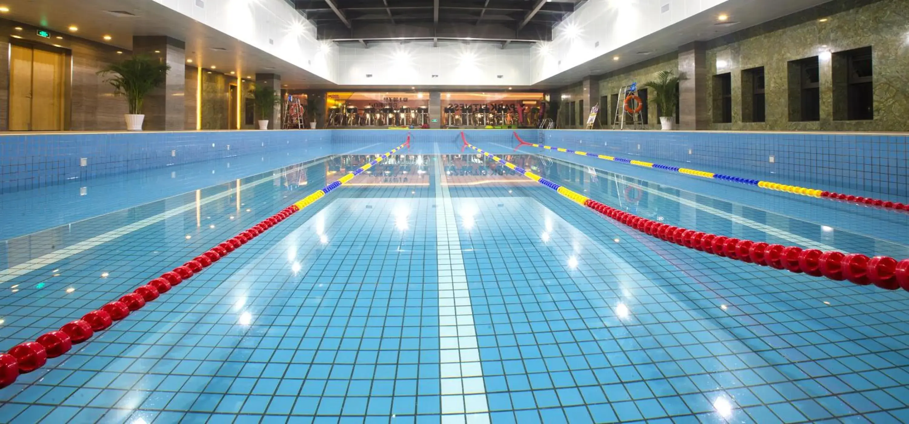 Swimming Pool in Wyndham HangZhou East