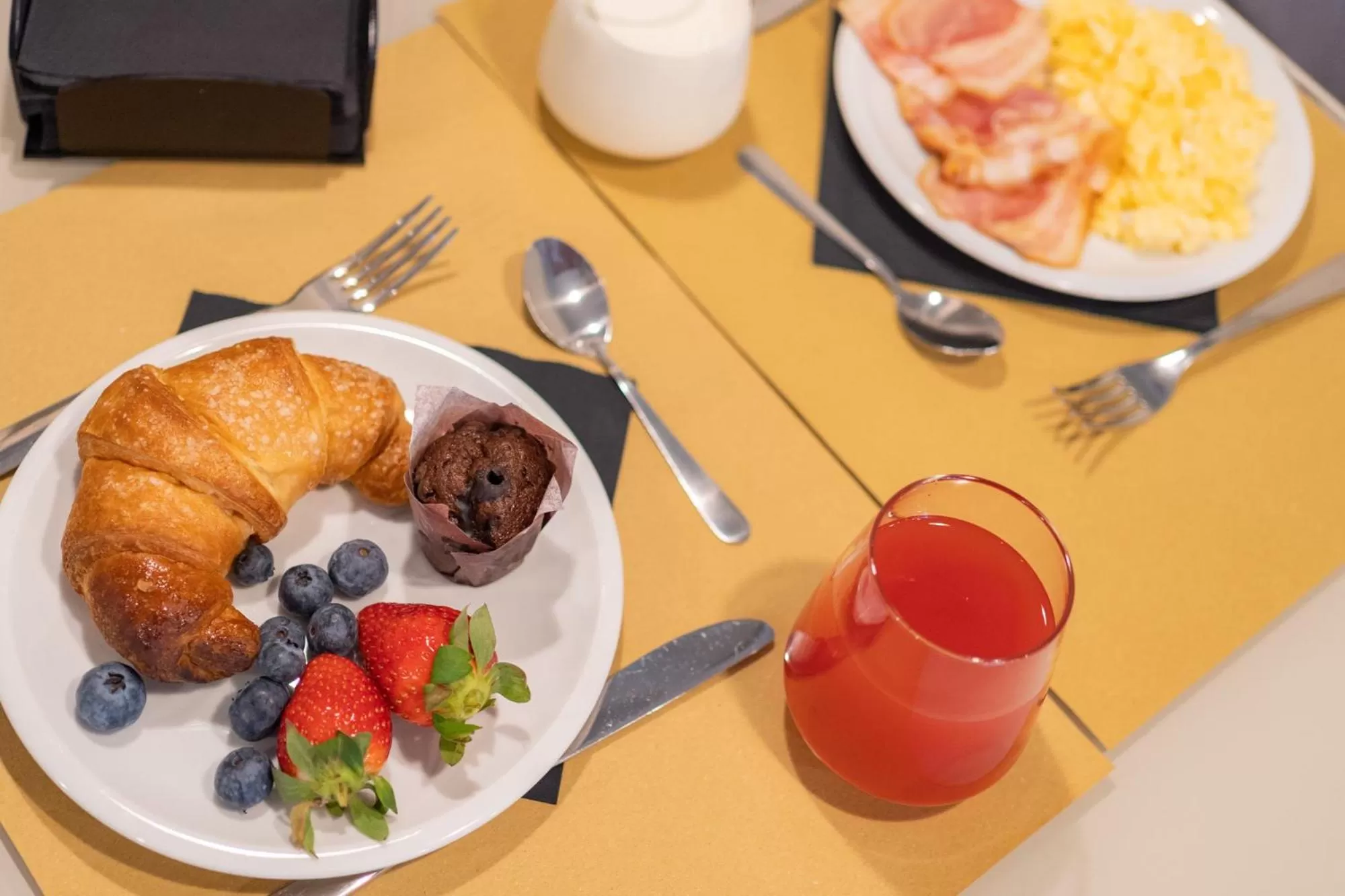 Restaurant/places to eat in El Homs Palace Hotel